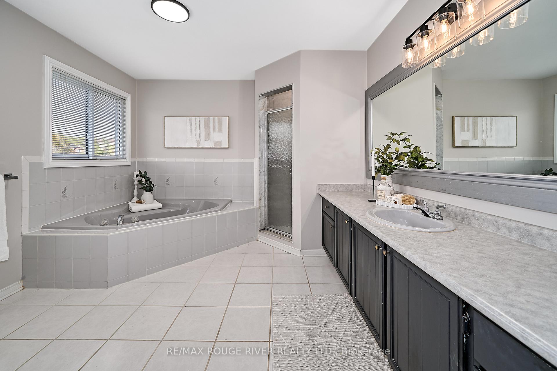 Photo 25 of 1036 Sandcliff Drive, Oshawa, Pinecrest — HOMEH
