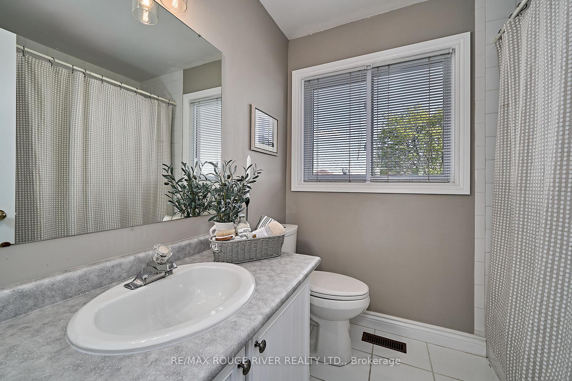 Photo 29 of 1036 Sandcliff Drive, Oshawa, Pinecrest — HOMEH