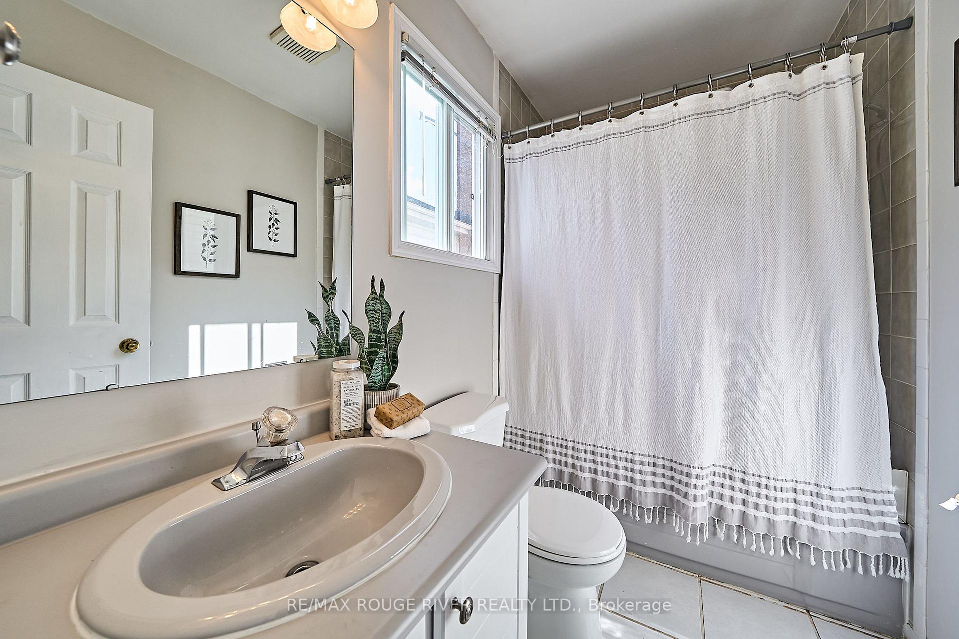Photo 33 of 1036 Sandcliff Drive, Oshawa, Pinecrest — HOMEH