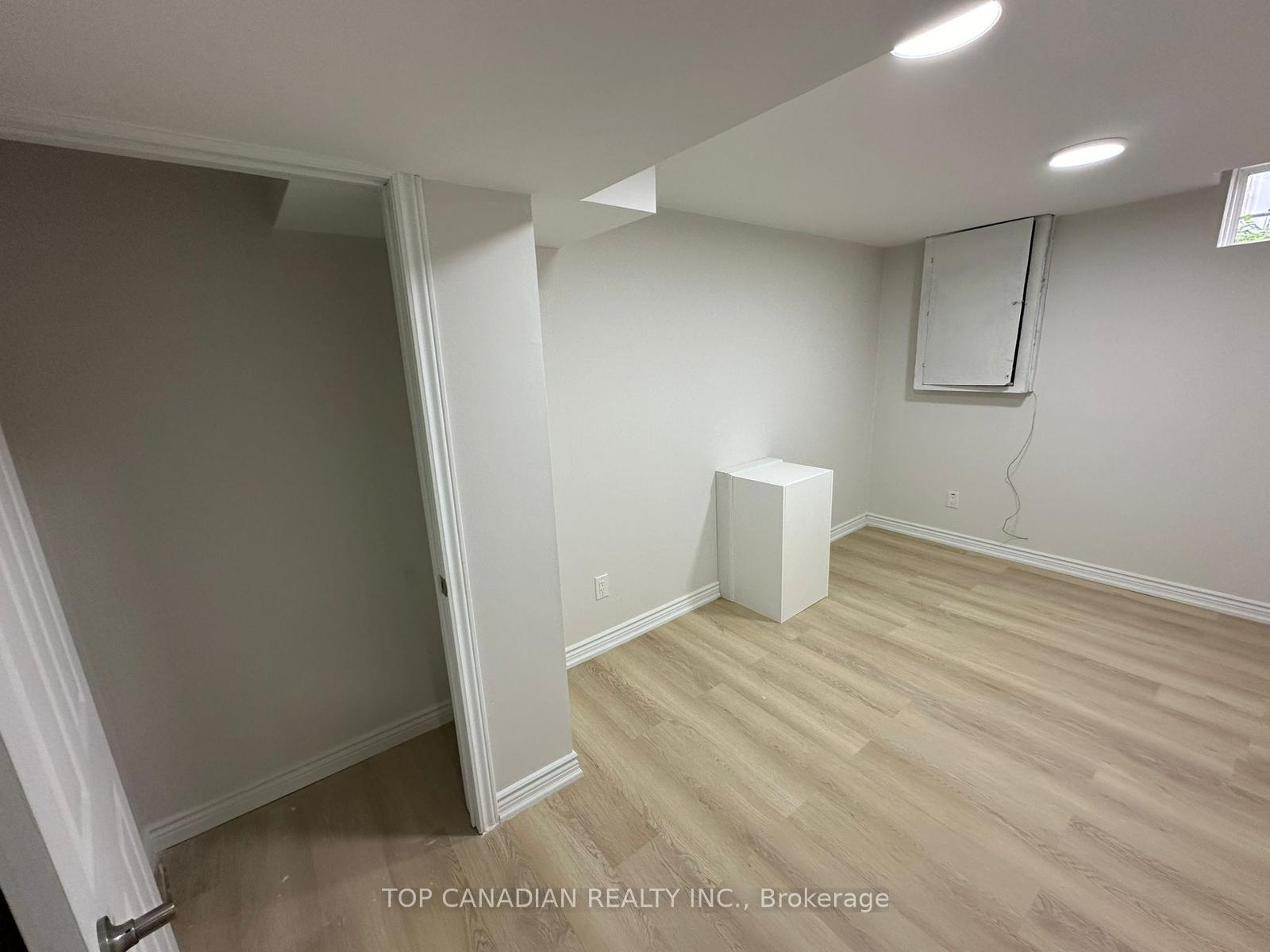 Photo 4 of B-1398 Tampa Crescent, Oshawa, Samac — HOMEH