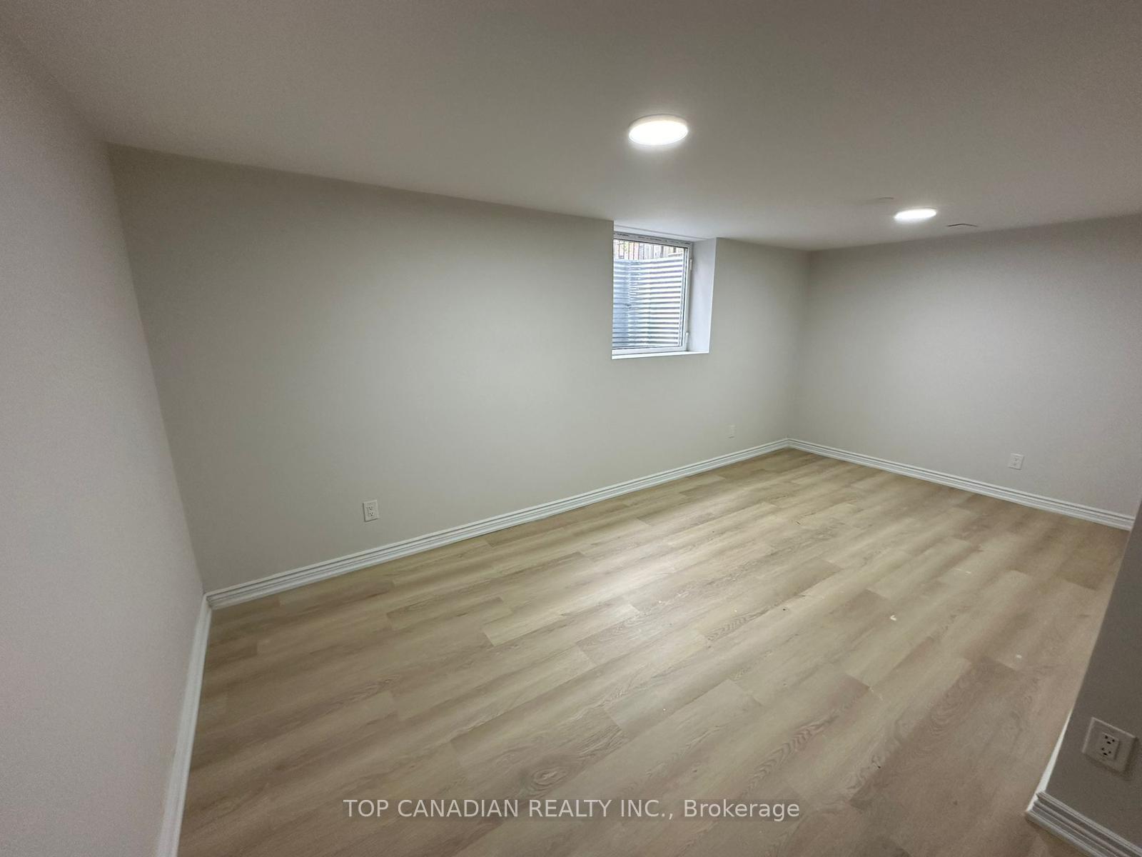 Photo 5 of B-1398 Tampa Crescent, Oshawa, Samac — HOMEH