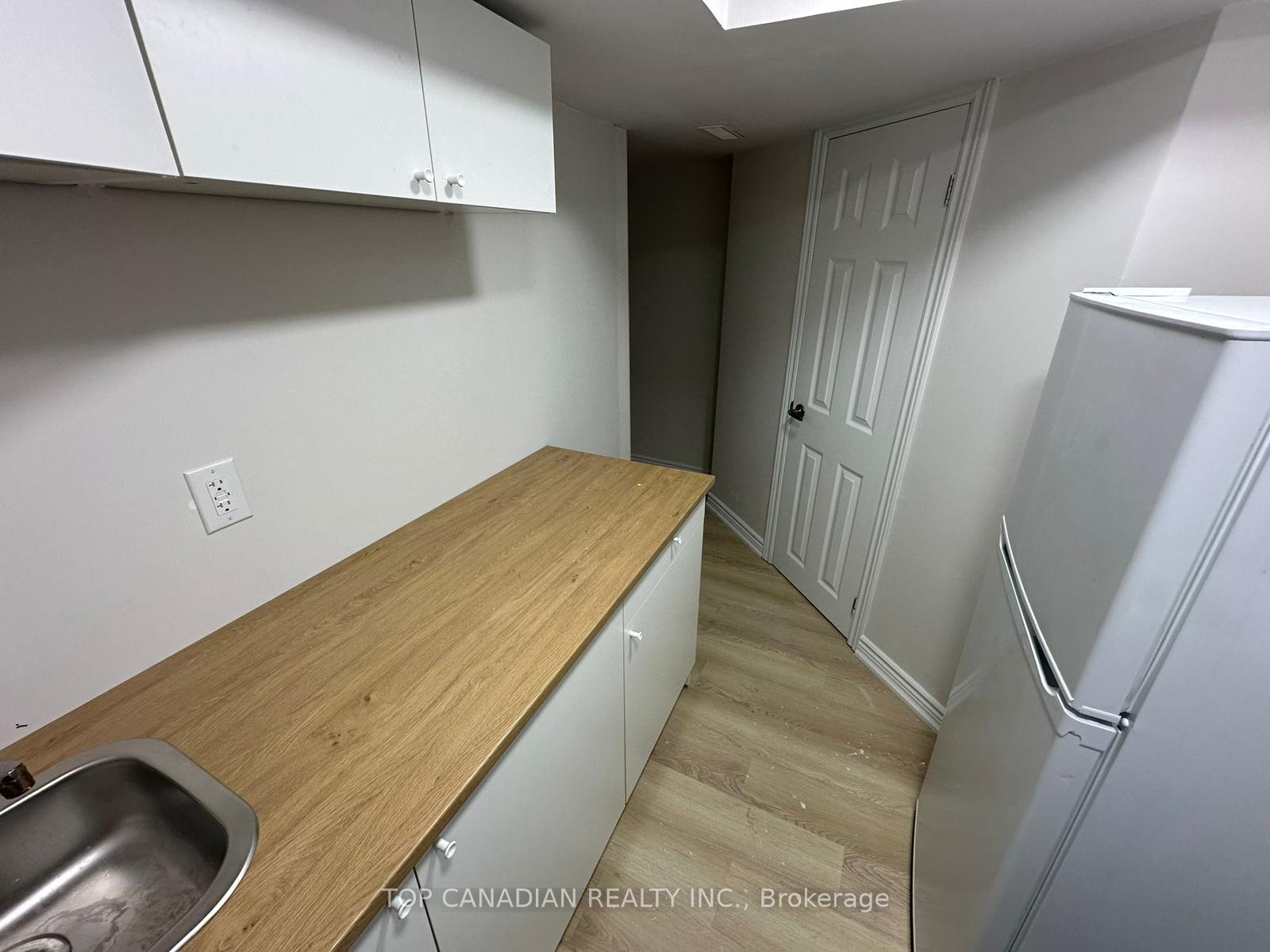 Photo 10 of B-1398 Tampa Crescent, Oshawa, Samac — HOMEH
