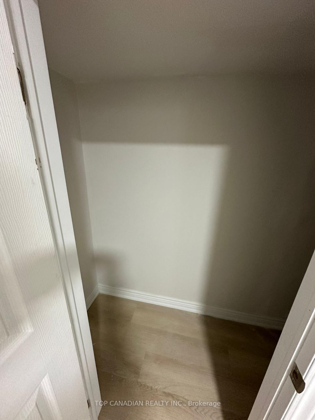 Photo 13 of B-1398 Tampa Crescent, Oshawa, Samac — HOMEH