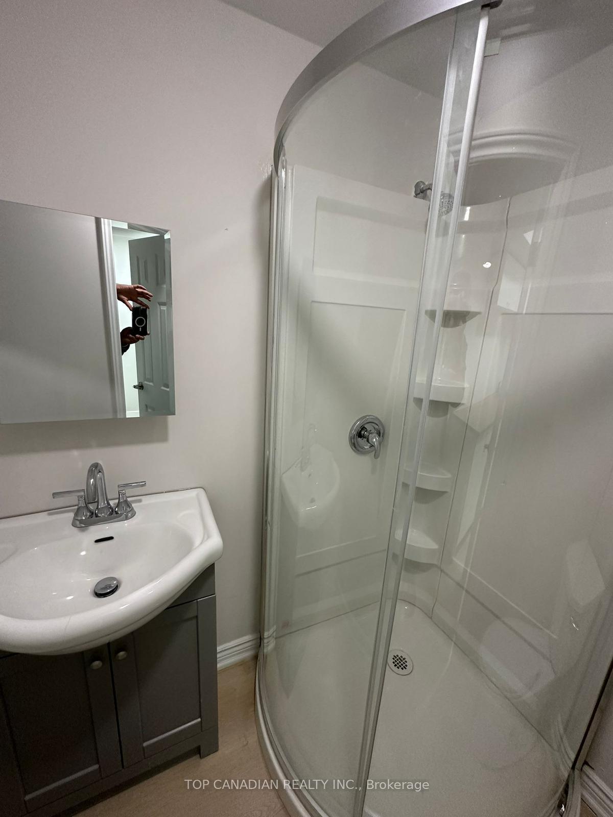 Photo 15 of B-1398 Tampa Crescent, Oshawa, Samac — HOMEH
