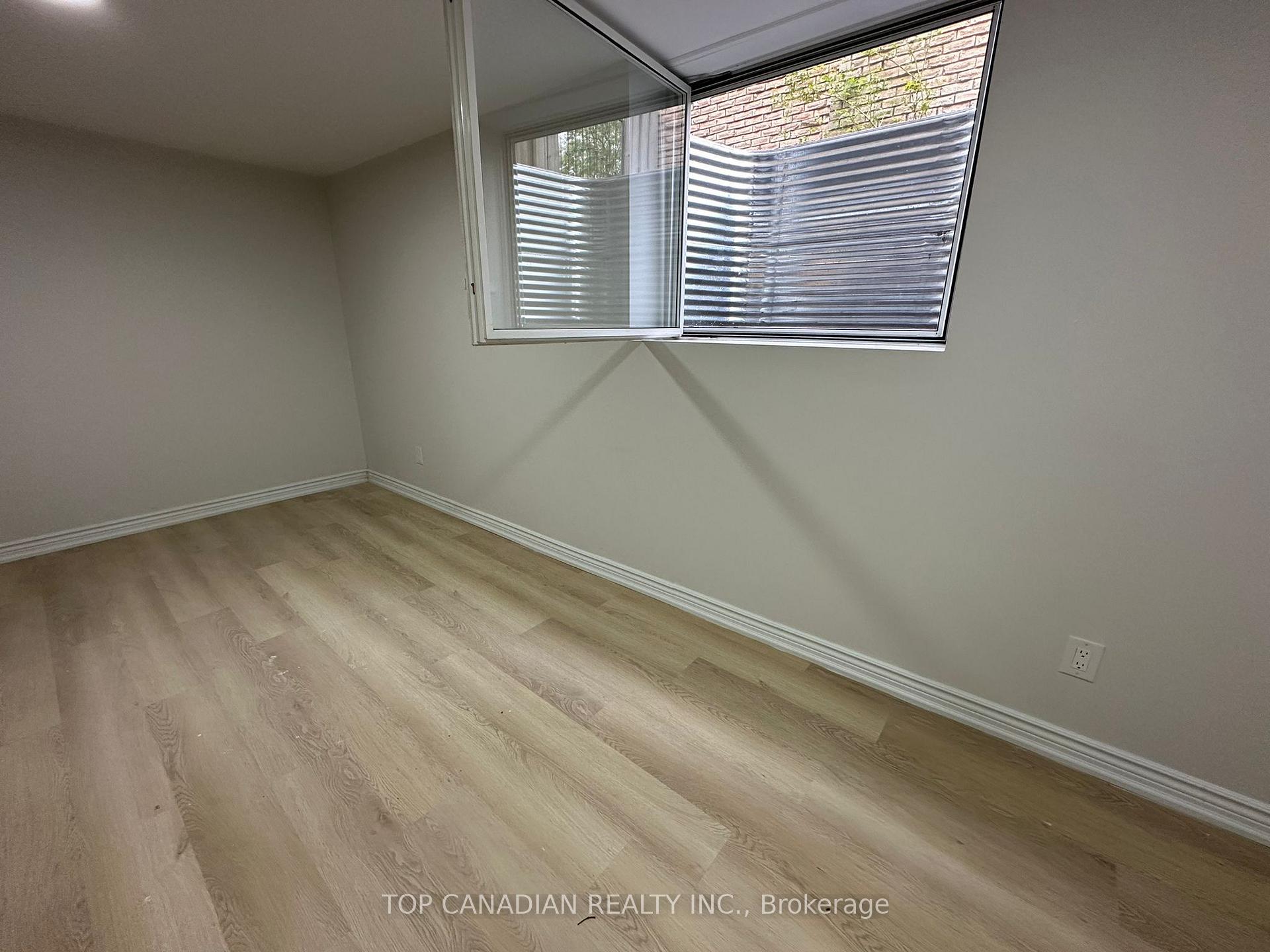 Photo 17 of B-1398 Tampa Crescent, Oshawa, Samac — HOMEH