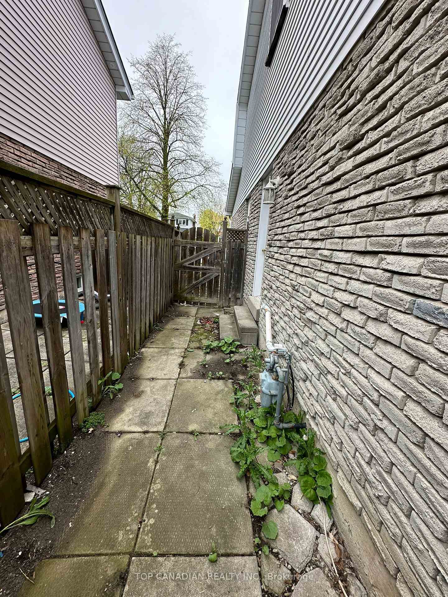Photo 21 of B-1398 Tampa Crescent, Oshawa, Samac — HOMEH