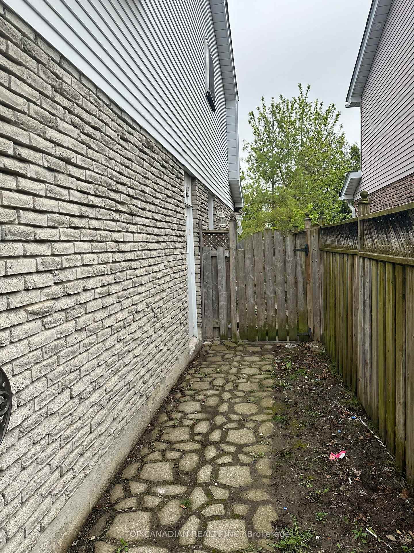 Photo 22 of B-1398 Tampa Crescent, Oshawa, Samac — HOMEH