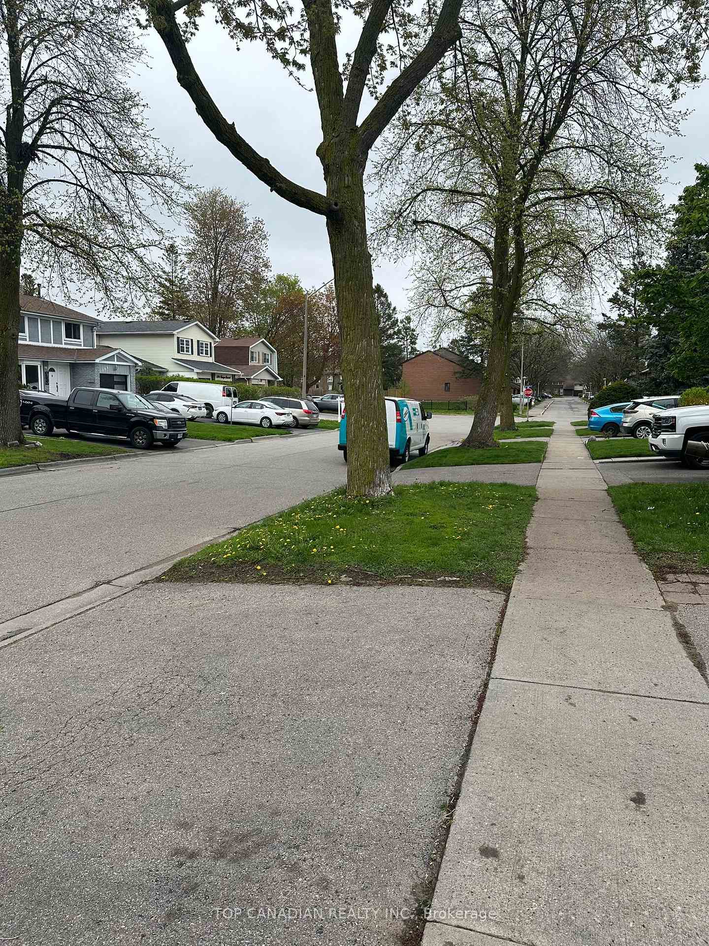Photo 23 of B-1398 Tampa Crescent, Oshawa, Samac — HOMEH