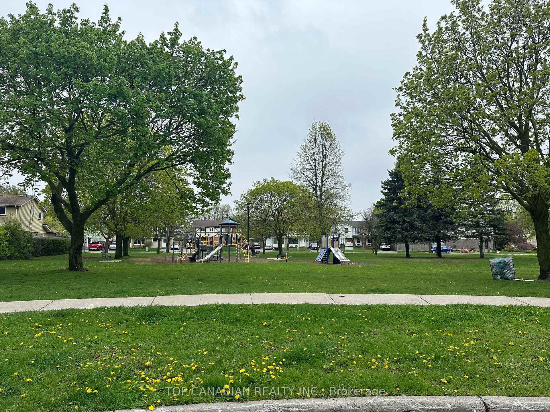 Photo 24 of B-1398 Tampa Crescent, Oshawa, Samac — HOMEH