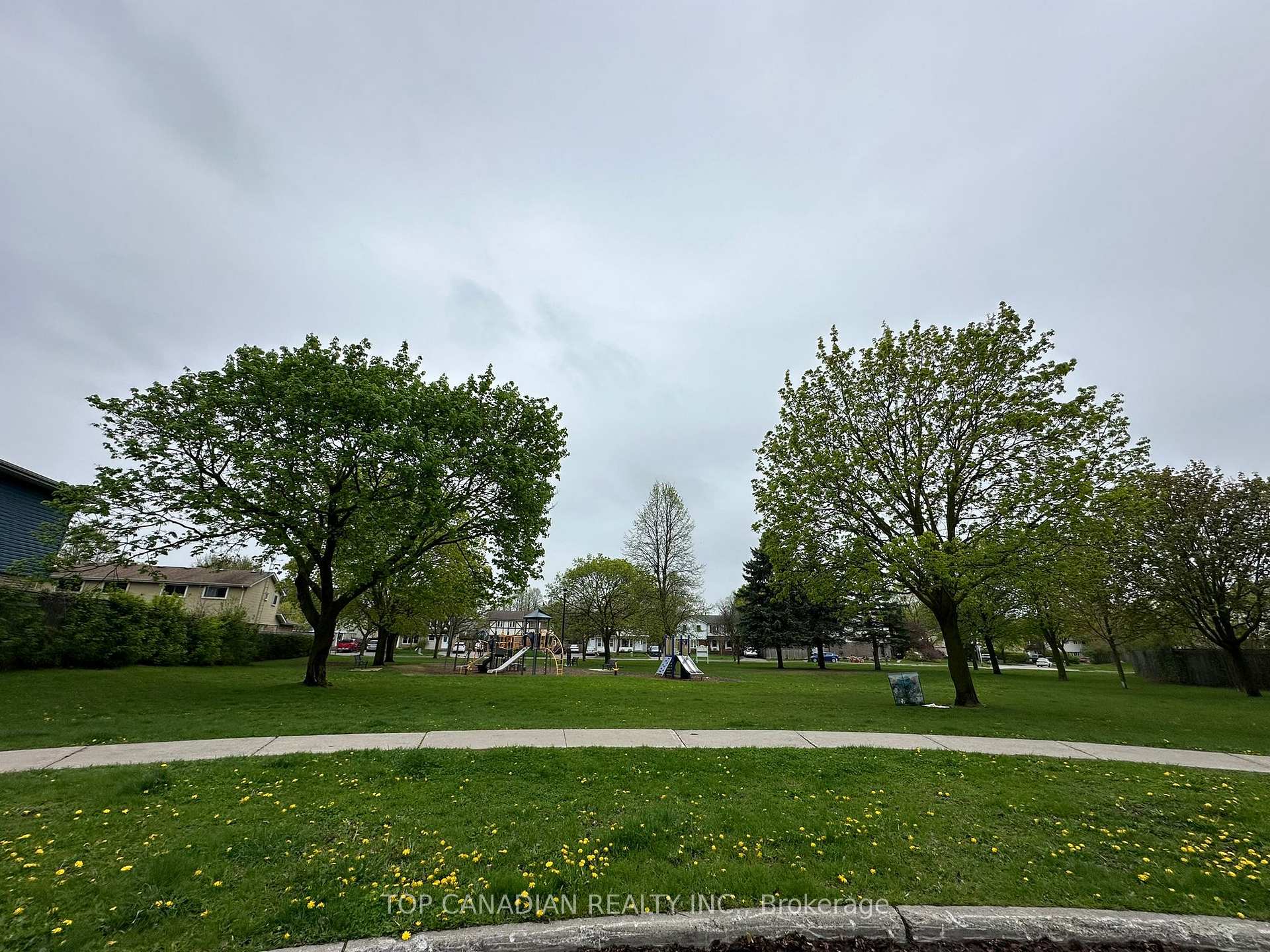 Photo 25 of B-1398 Tampa Crescent, Oshawa, Samac — HOMEH