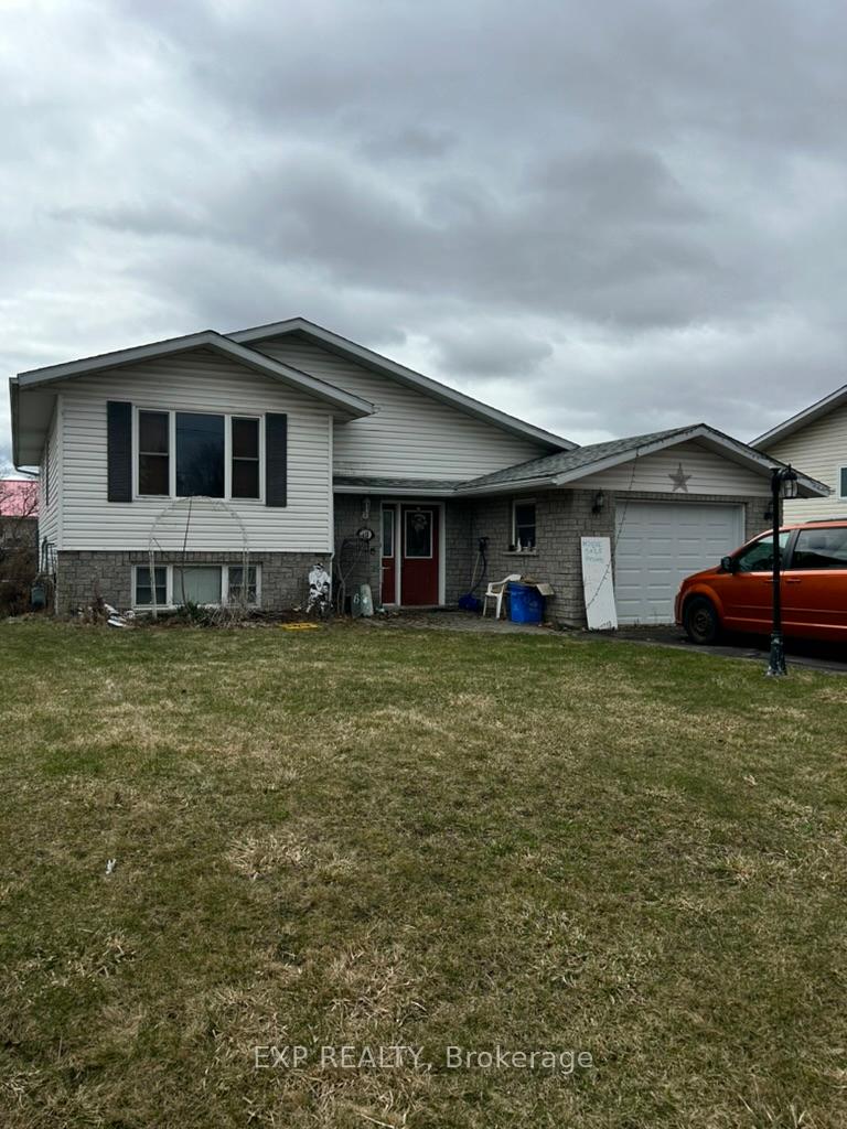 Photo 1 of 468 Gillan Road, Renfrew — HOMEH