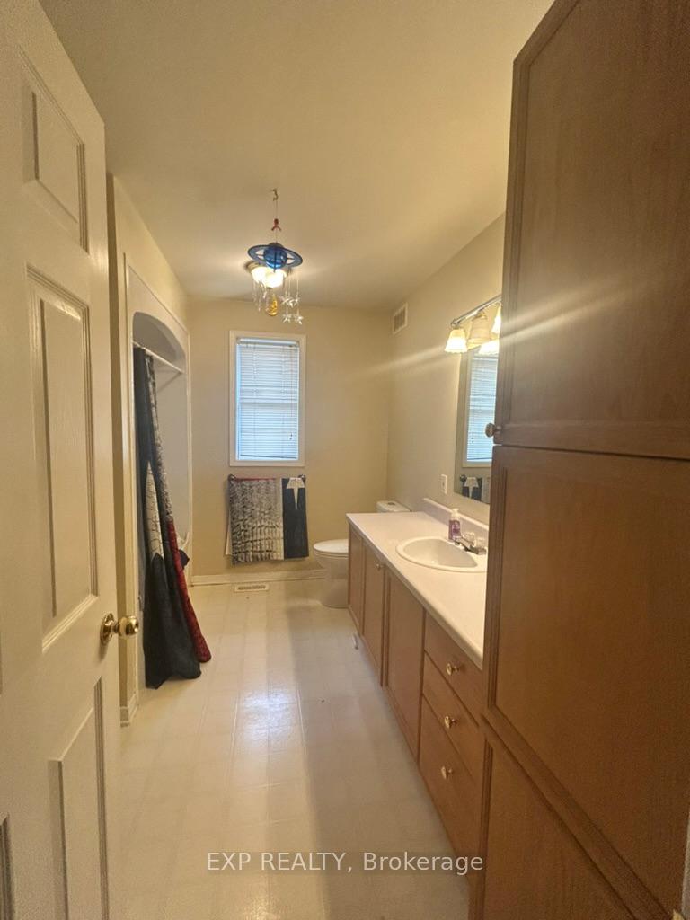 Photo 4 of 468 Gillan Road, Renfrew — HOMEH