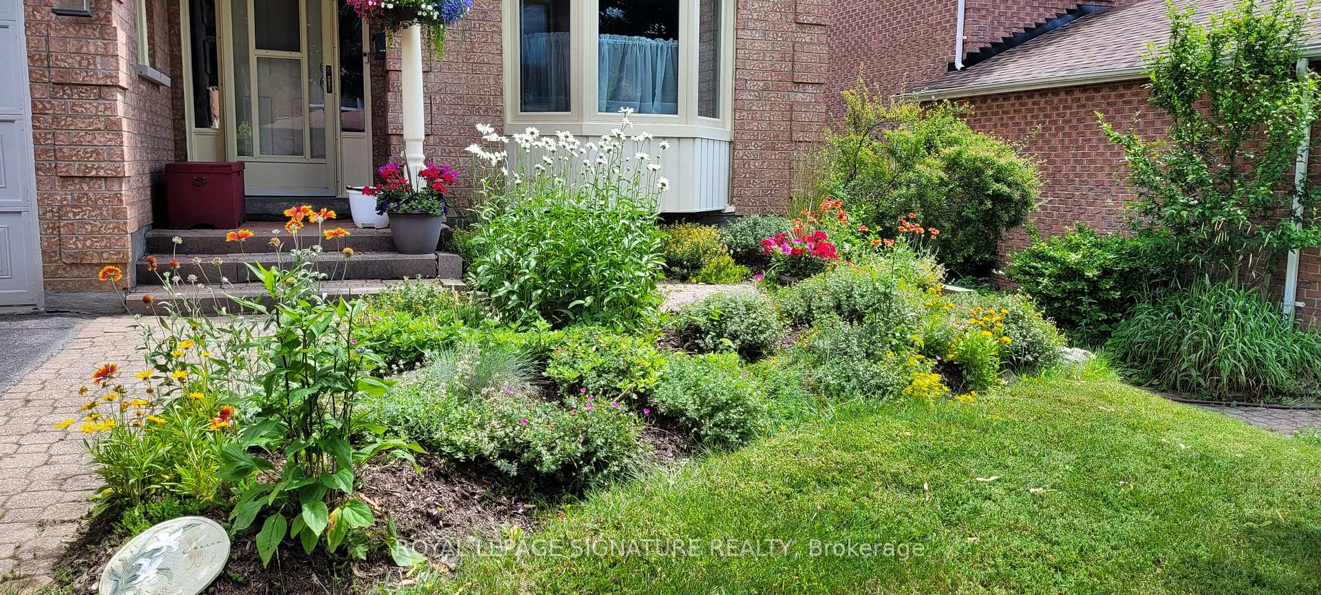 Photo 39 of 2013 Lynn Heights Drive, Pickering, Liverpool — HOMEH