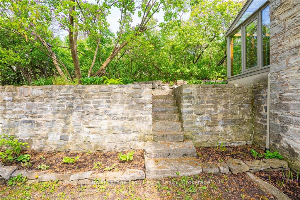 Photo 15 of 230 James Street, Kingston, Kingston East (Incl Barret Crt) — HOMEH