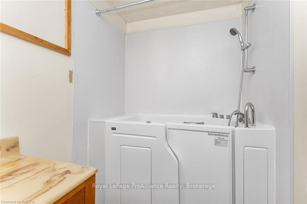 Photo 38 of 230 James Street, Kingston, Kingston East (Incl Barret Crt) — HOMEH