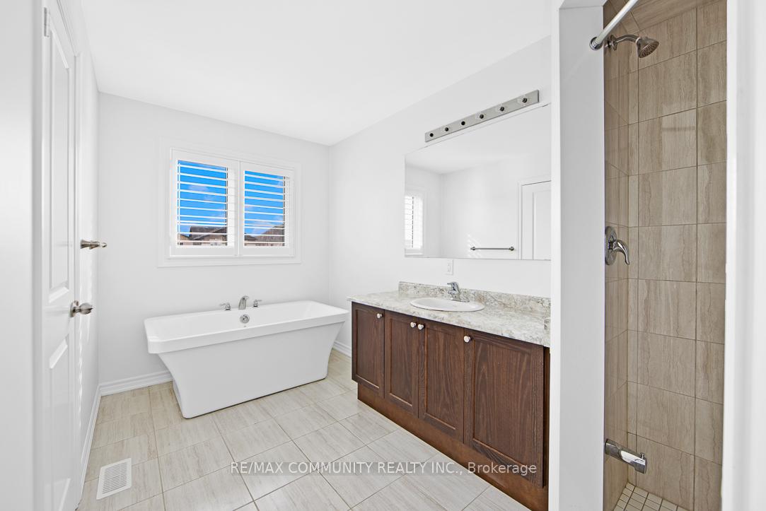 Photo 14 of 1119 Cameo Street, Pickering, Rural Pickering — HOMEH
