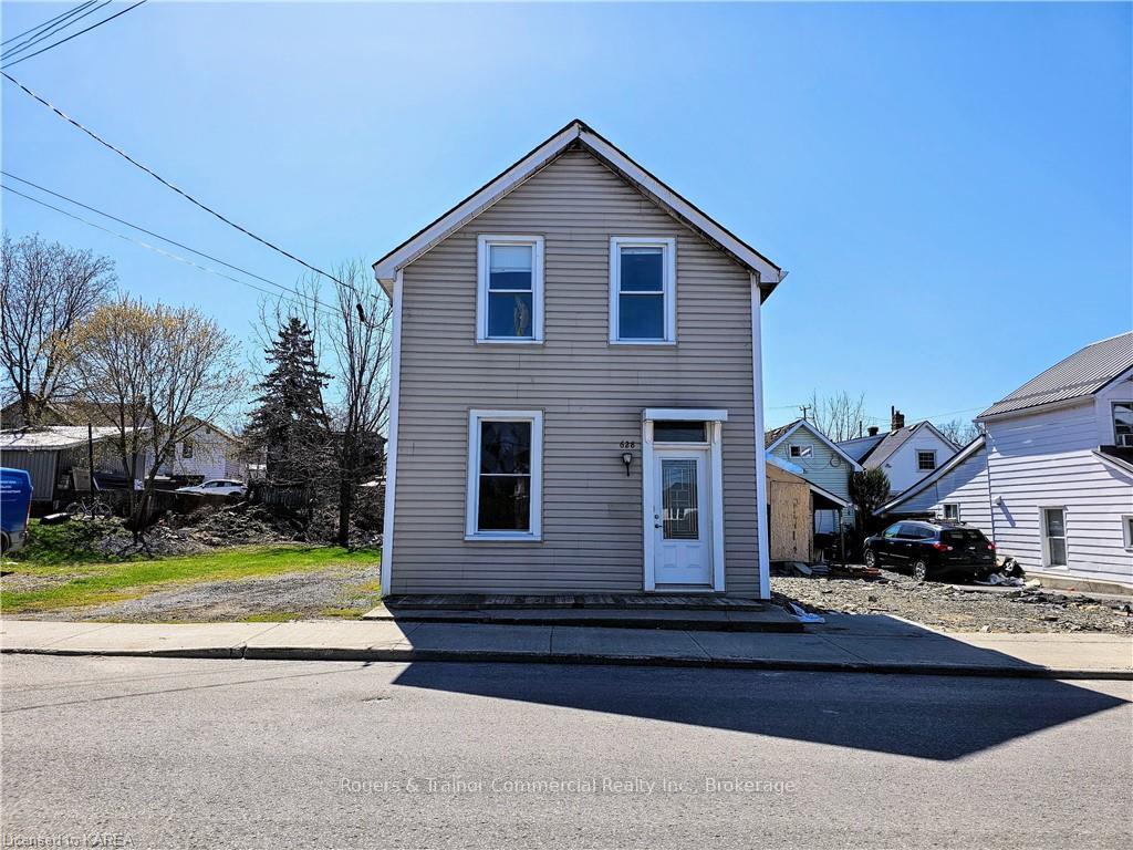 Front of 628 Bagot Street
