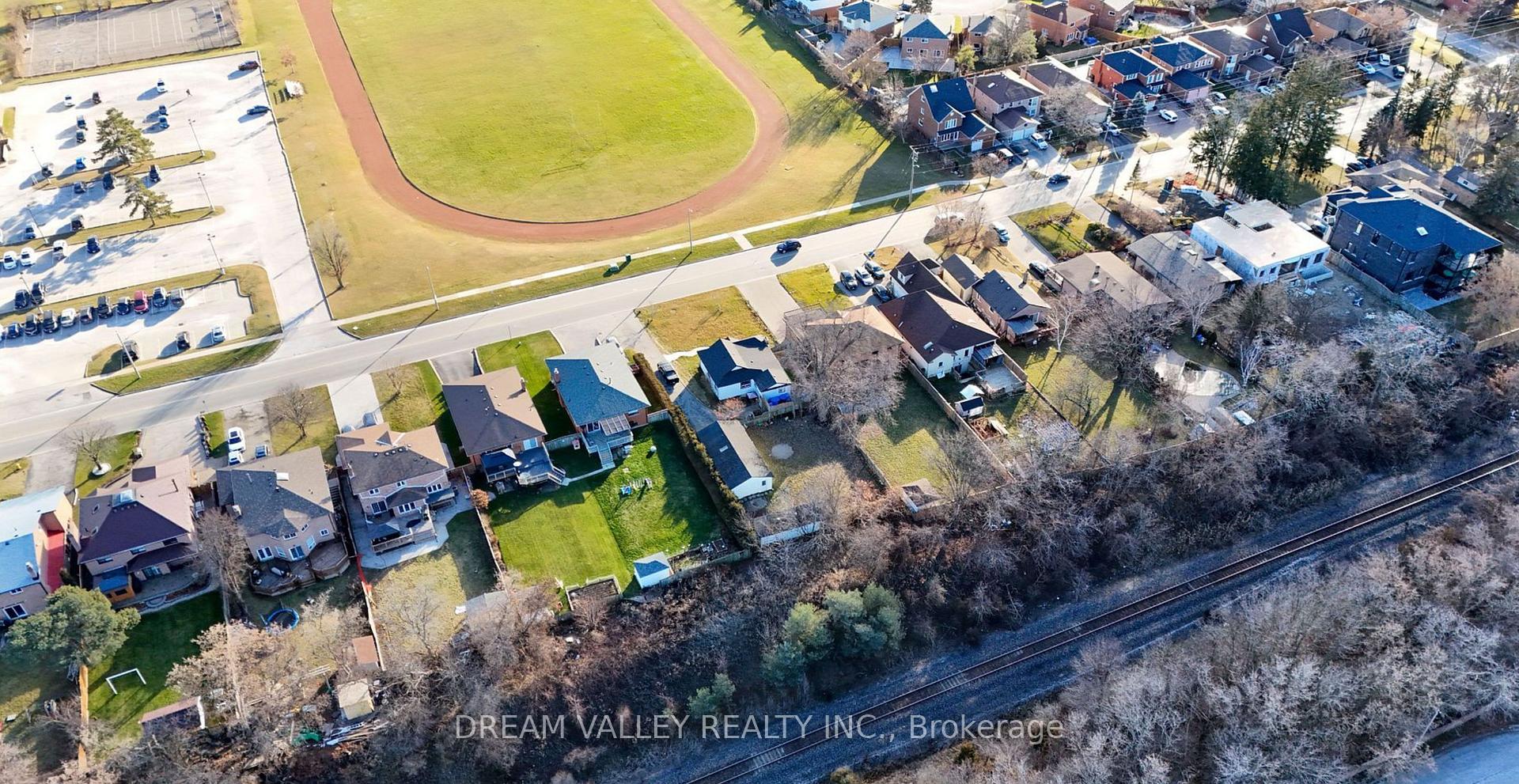 Photo 4 of Unit Upper, 622 Sheppard Avenue, Pickering, Woodlands — HOMEH