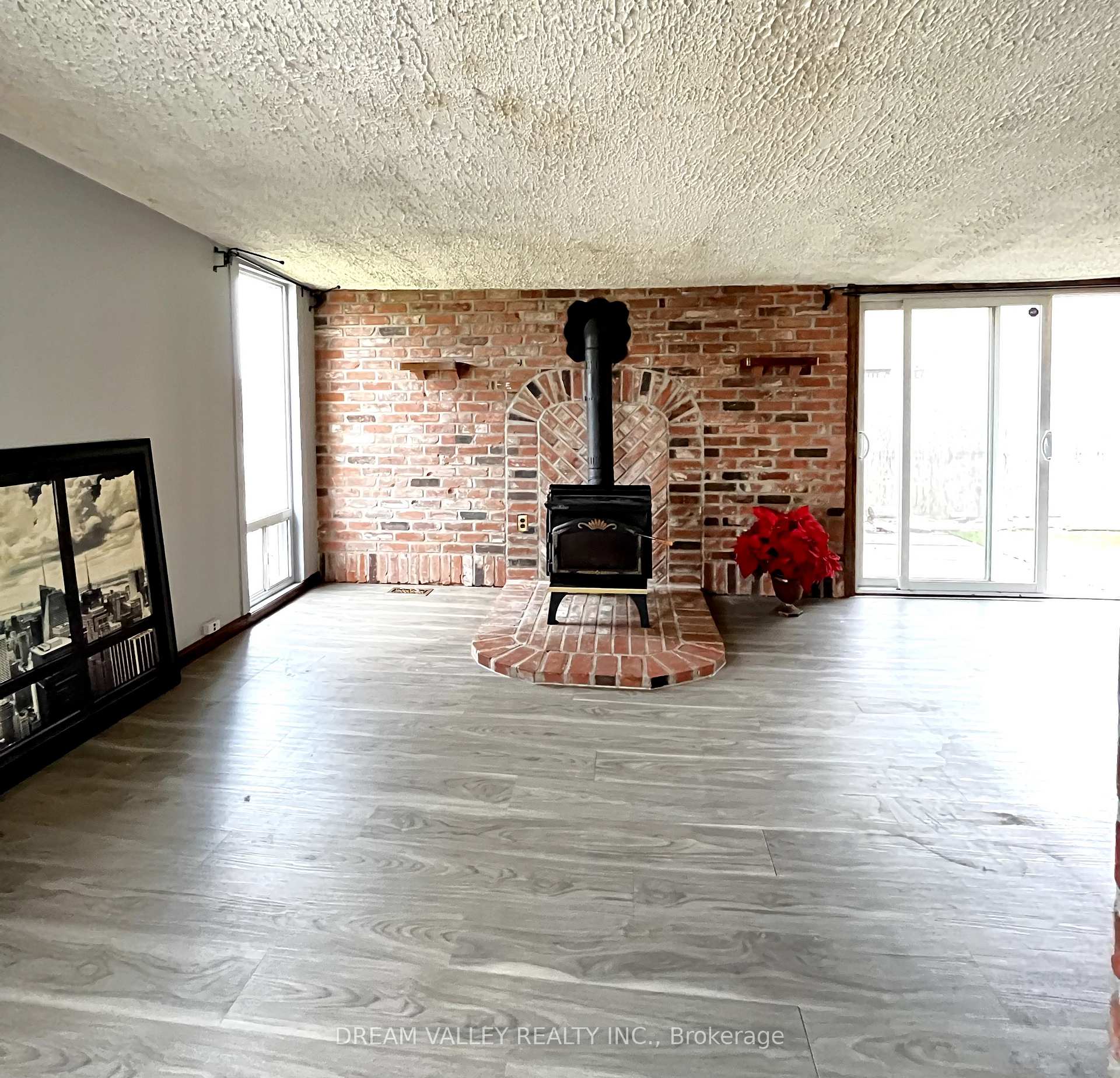 Photo 6 of Unit Upper, 622 Sheppard Avenue, Pickering, Woodlands — HOMEH