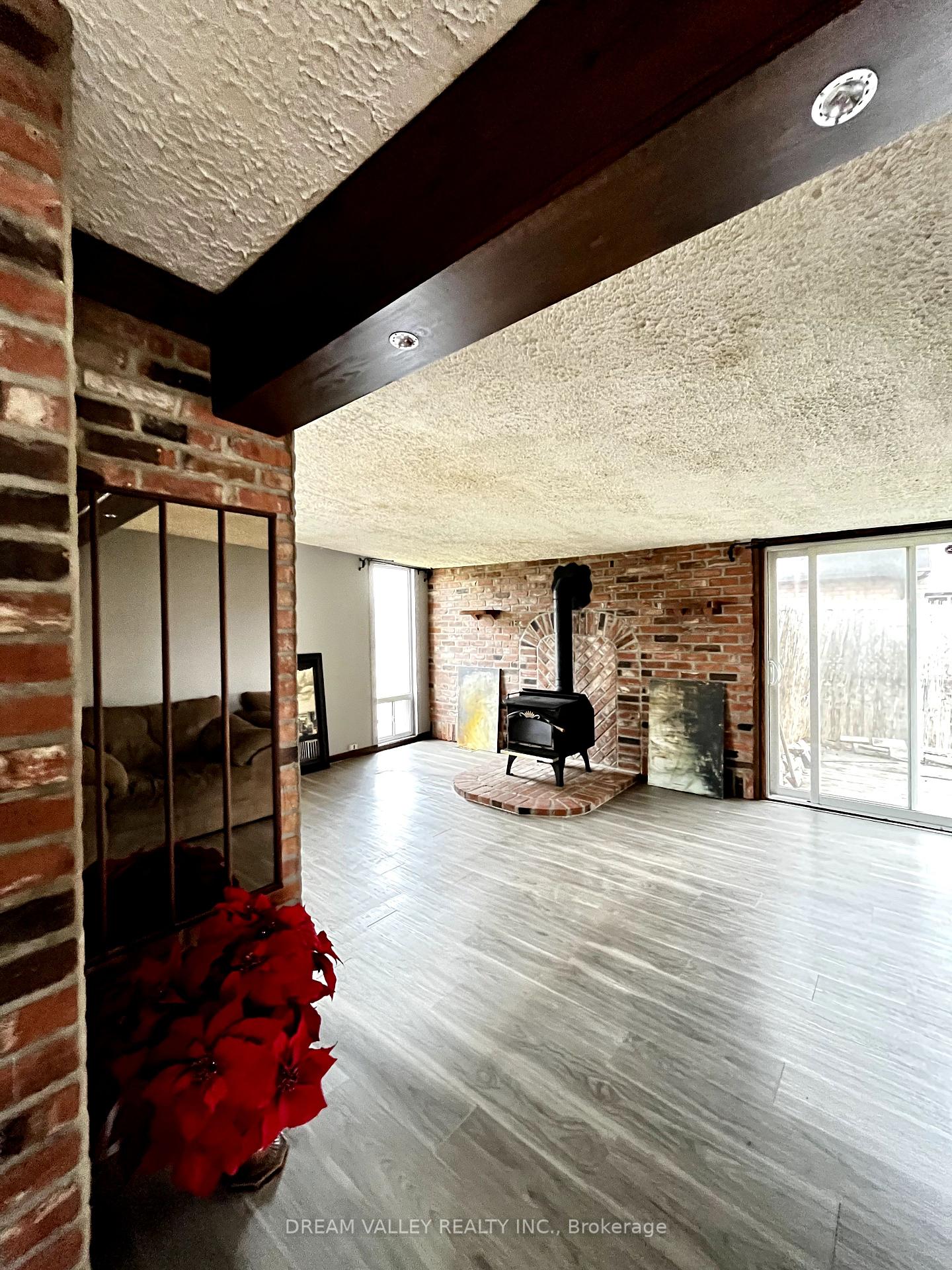 Photo 7 of Unit Upper, 622 Sheppard Avenue, Pickering, Woodlands — HOMEH