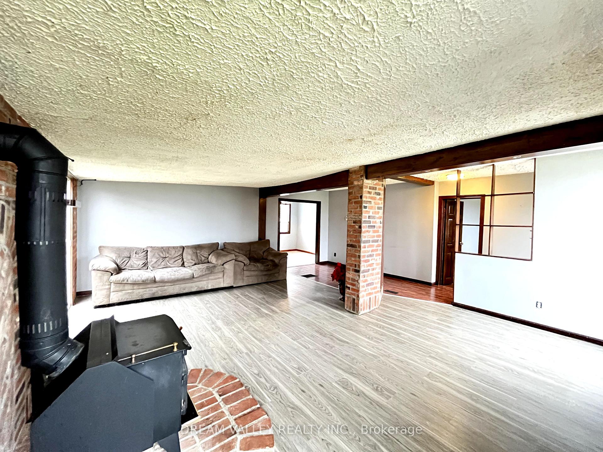 Photo 8 of Unit Upper, 622 Sheppard Avenue, Pickering, Woodlands — HOMEH