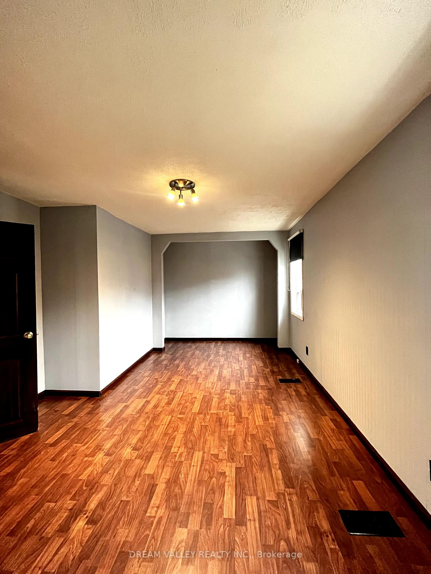 Photo 9 of Unit Upper, 622 Sheppard Avenue, Pickering, Woodlands — HOMEH