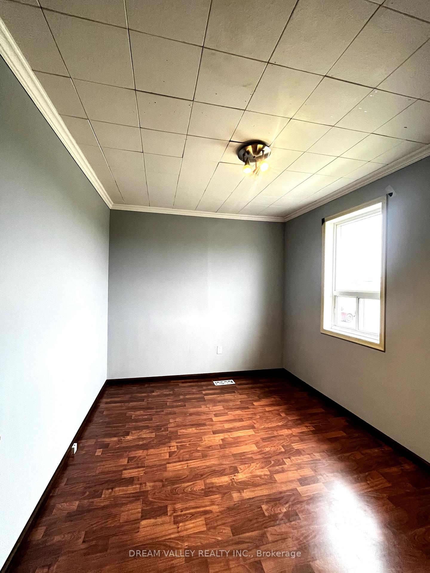 Photo 11 of Unit Upper, 622 Sheppard Avenue, Pickering, Woodlands — HOMEH