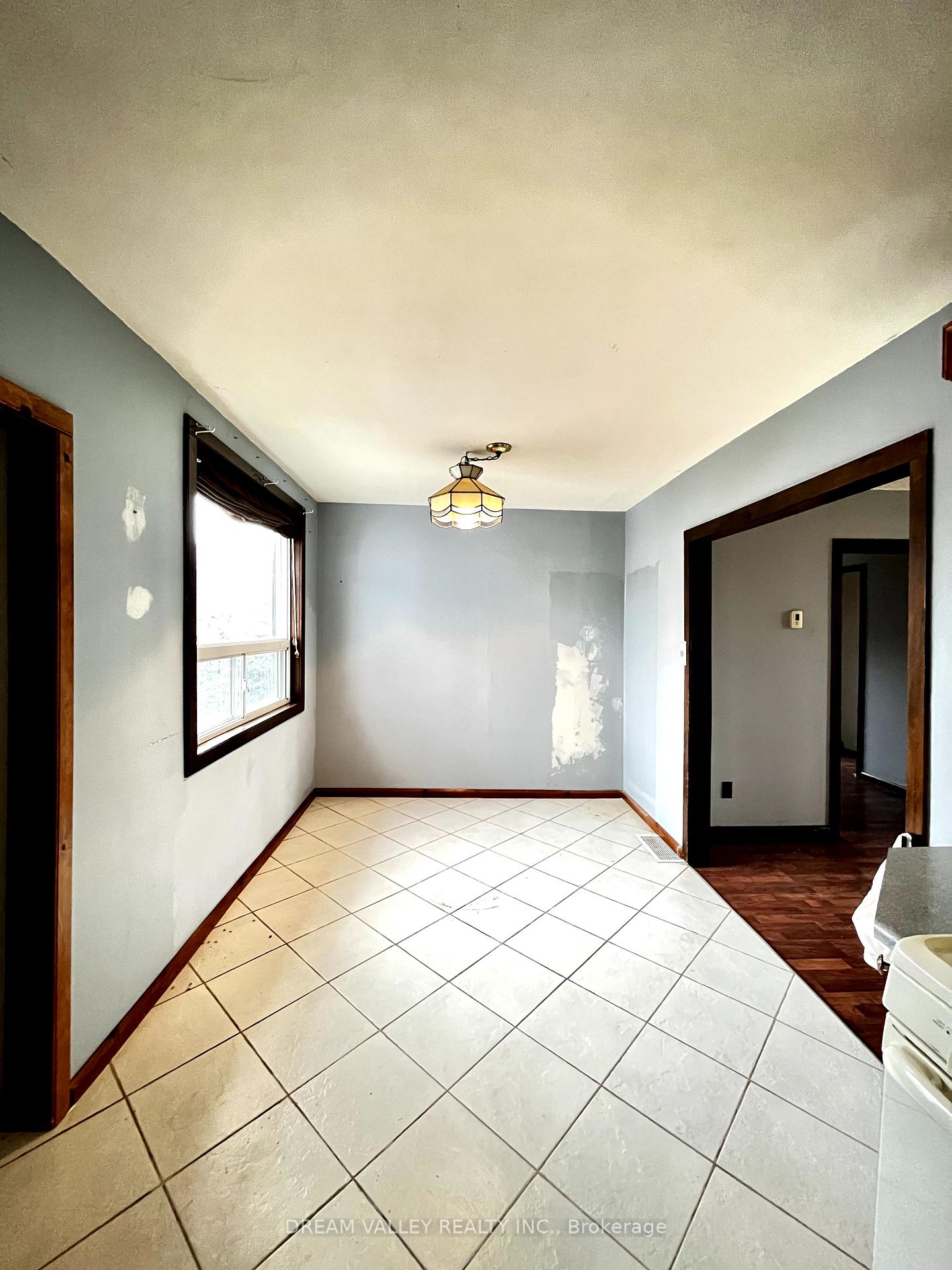 Photo 12 of Unit Upper, 622 Sheppard Avenue, Pickering, Woodlands — HOMEH