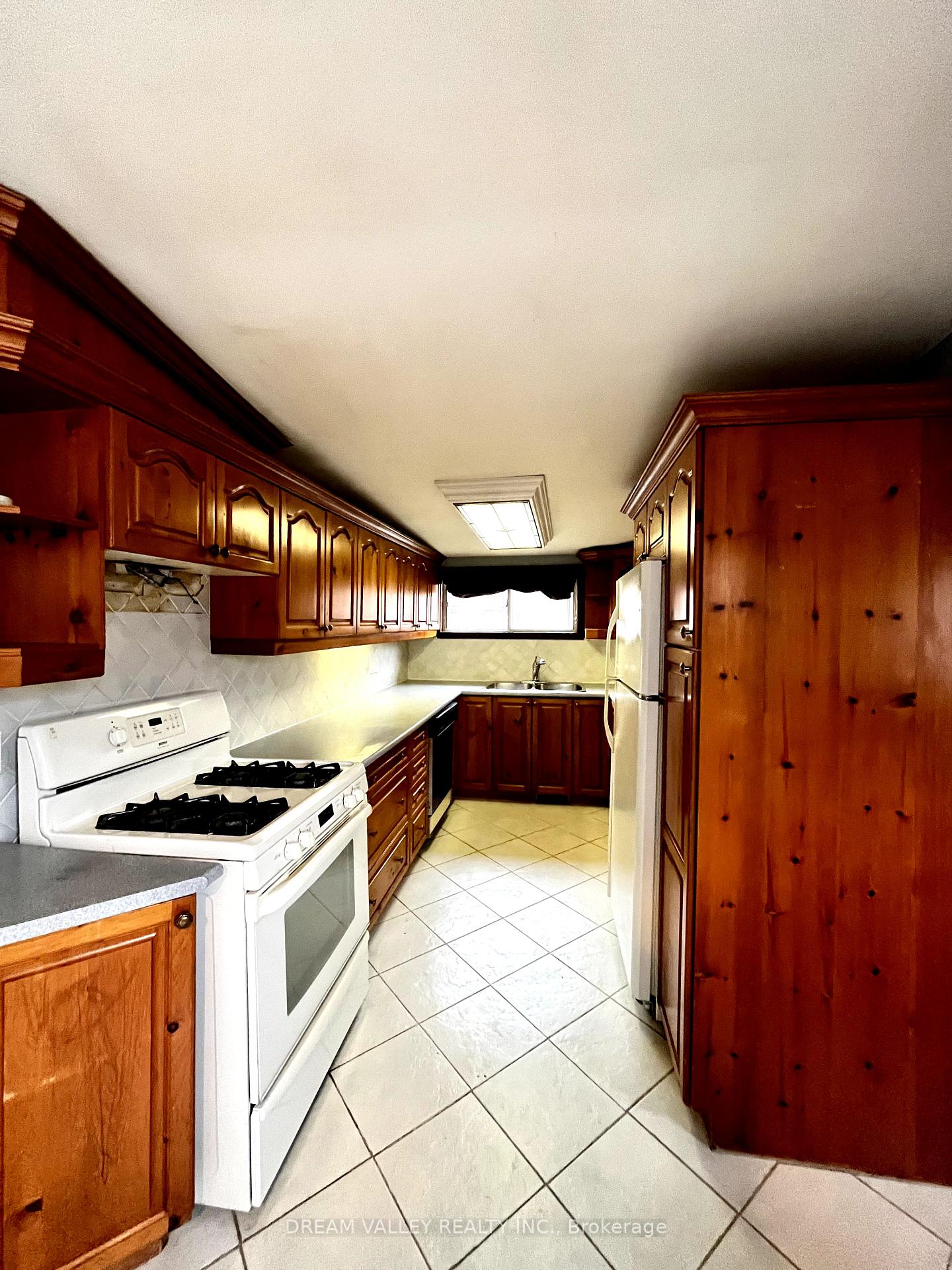 Photo 13 of Unit Upper, 622 Sheppard Avenue, Pickering, Woodlands — HOMEH