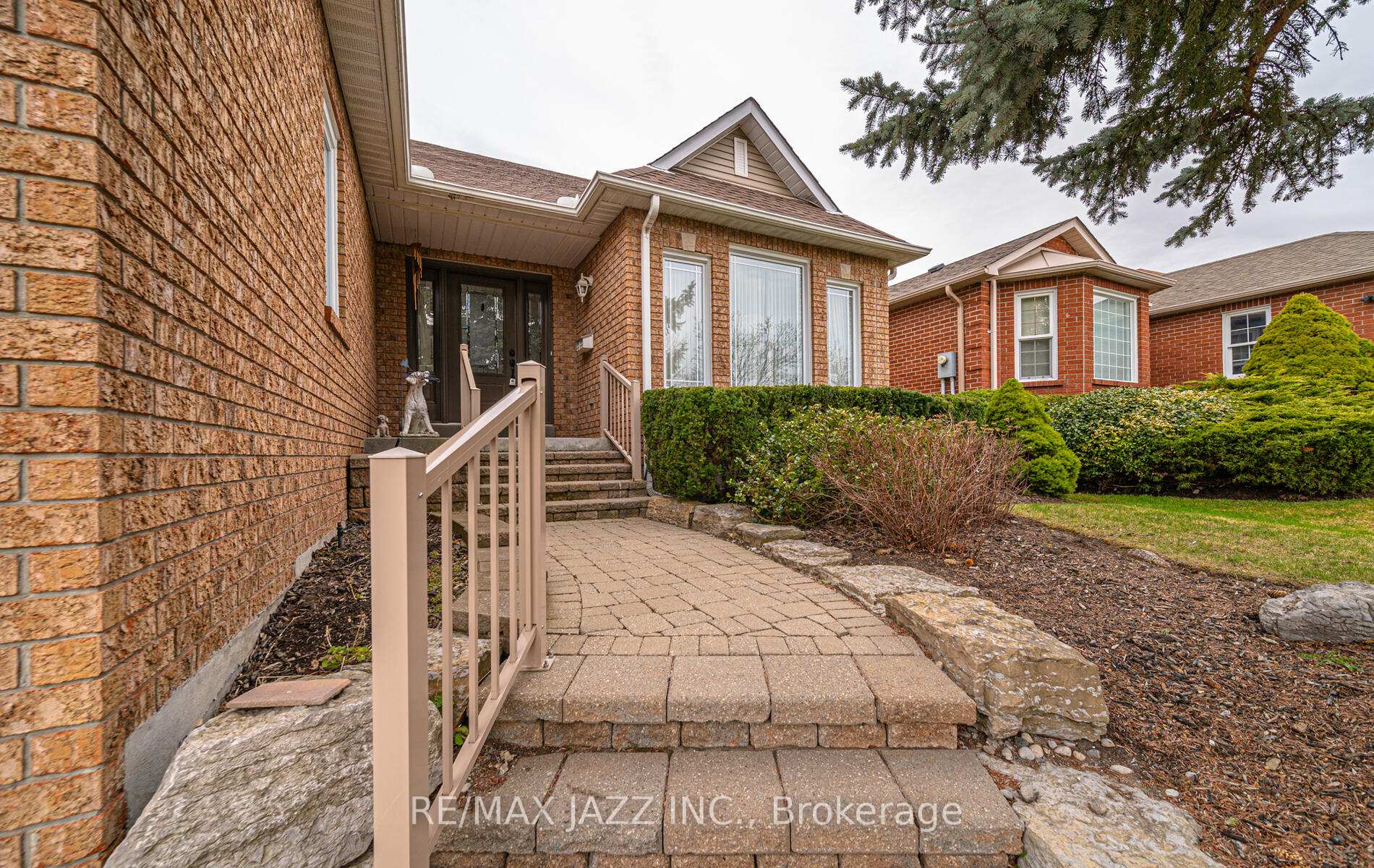 Photo 2 of 748 Pebble Court, Pickering, Amberlea — HOMEH