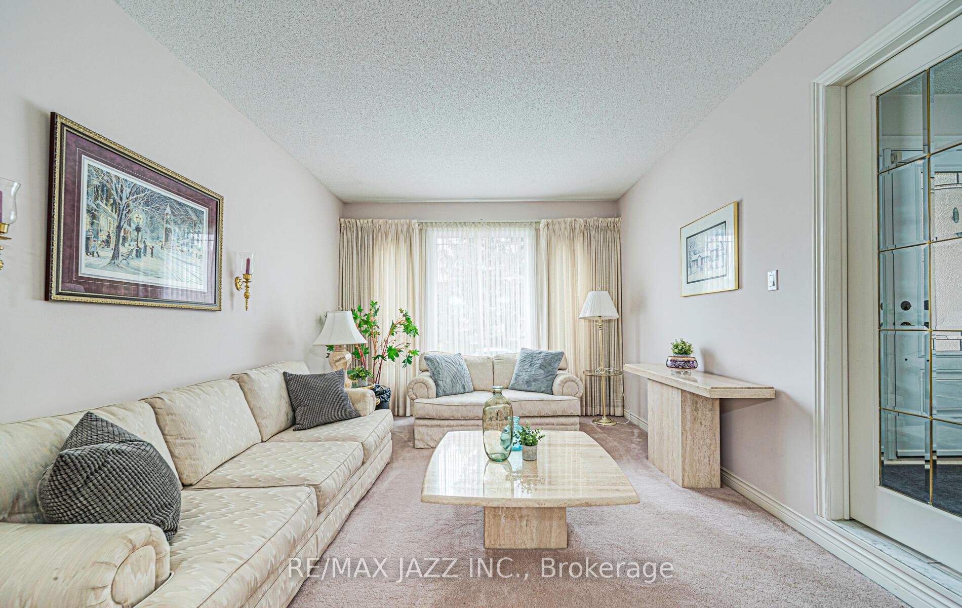 Photo 5 of 748 Pebble Court, Pickering, Amberlea — HOMEH