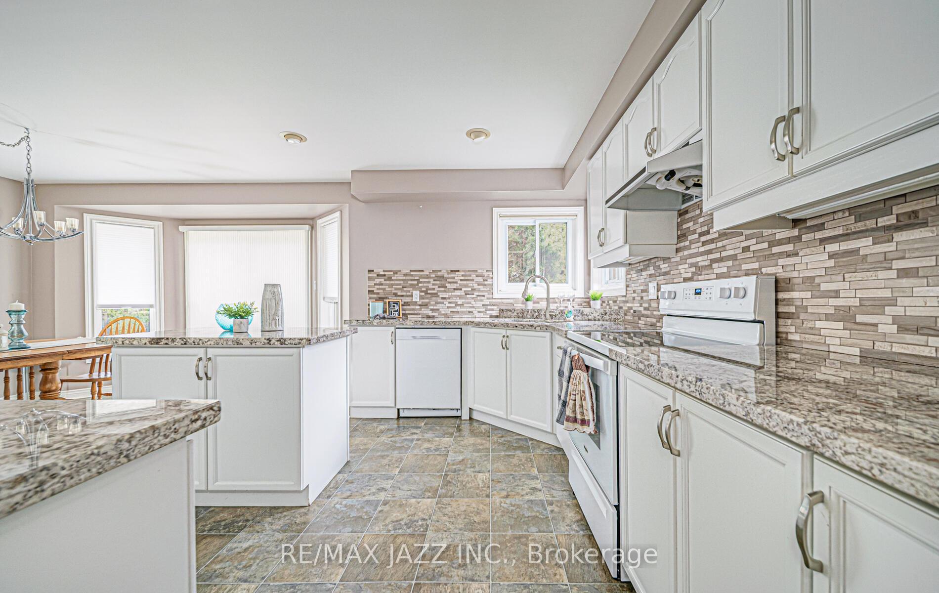 Photo 7 of 748 Pebble Court, Pickering, Amberlea — HOMEH
