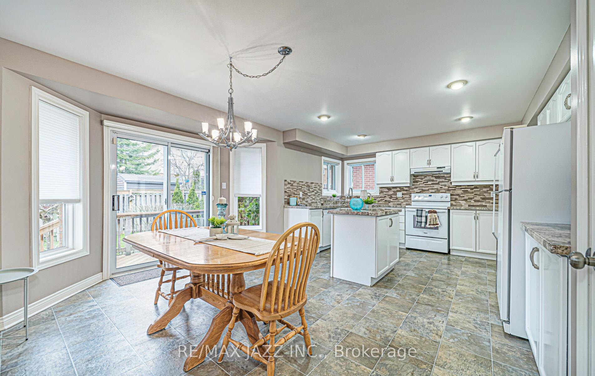 Photo 9 of 748 Pebble Court, Pickering, Amberlea — HOMEH