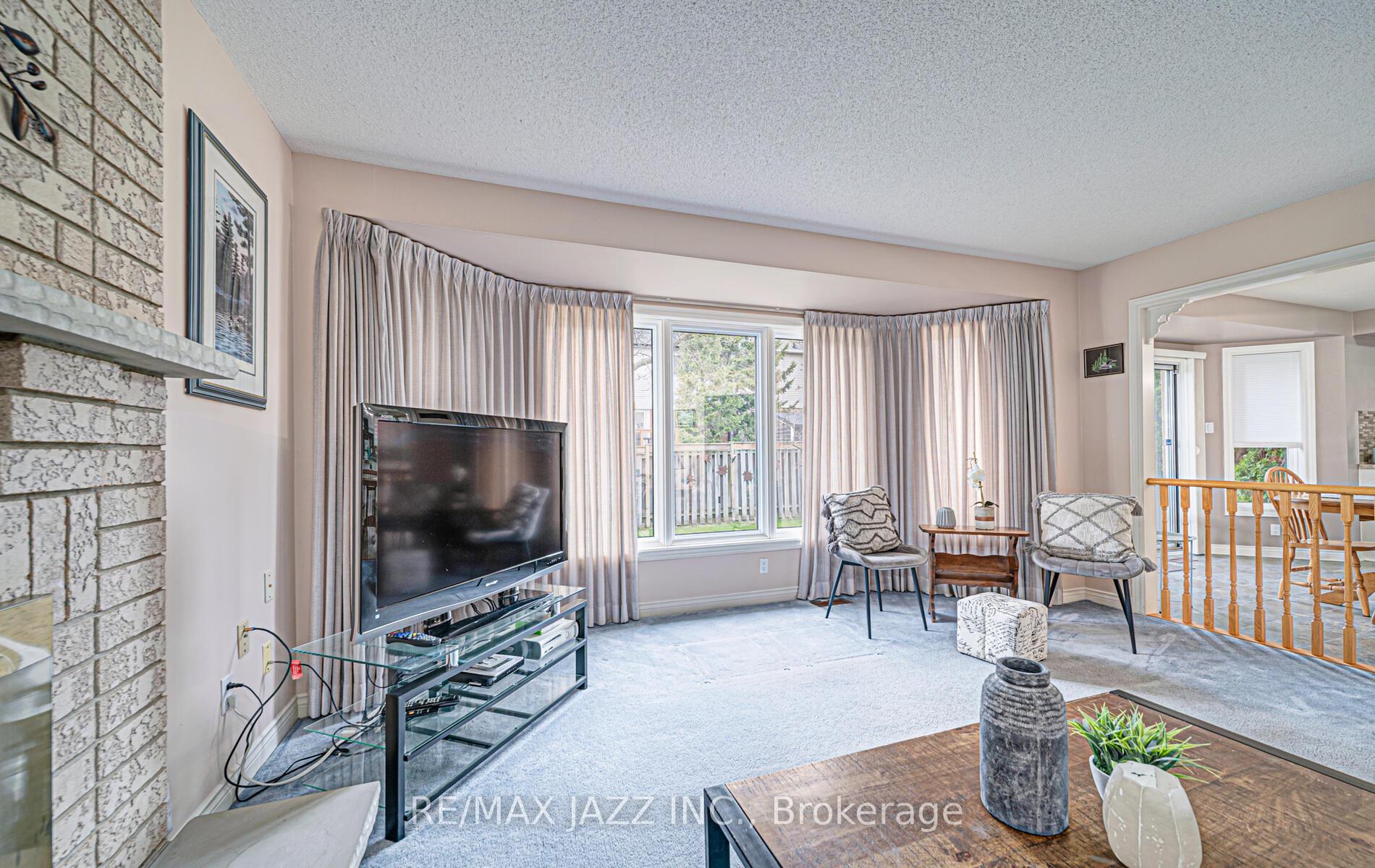 Photo 11 of 748 Pebble Court, Pickering, Amberlea — HOMEH