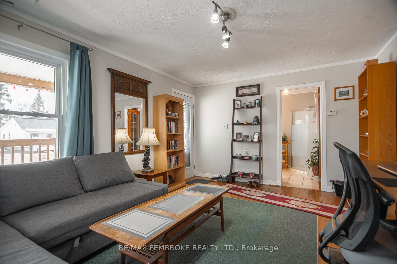 Photo 5 of 420 New Street, Renfrew — HOMEH