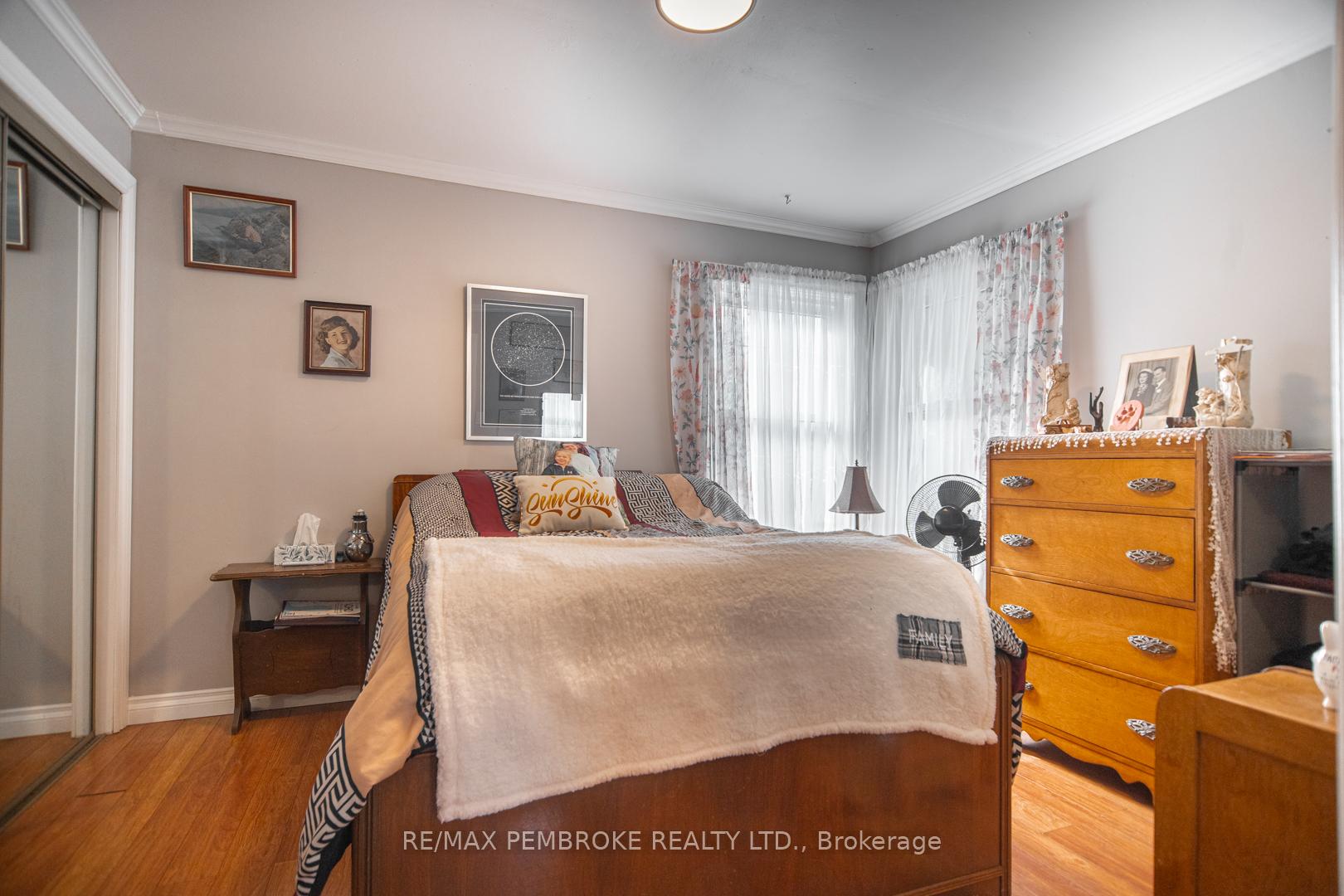 Photo 11 of 420 New Street, Renfrew — HOMEH