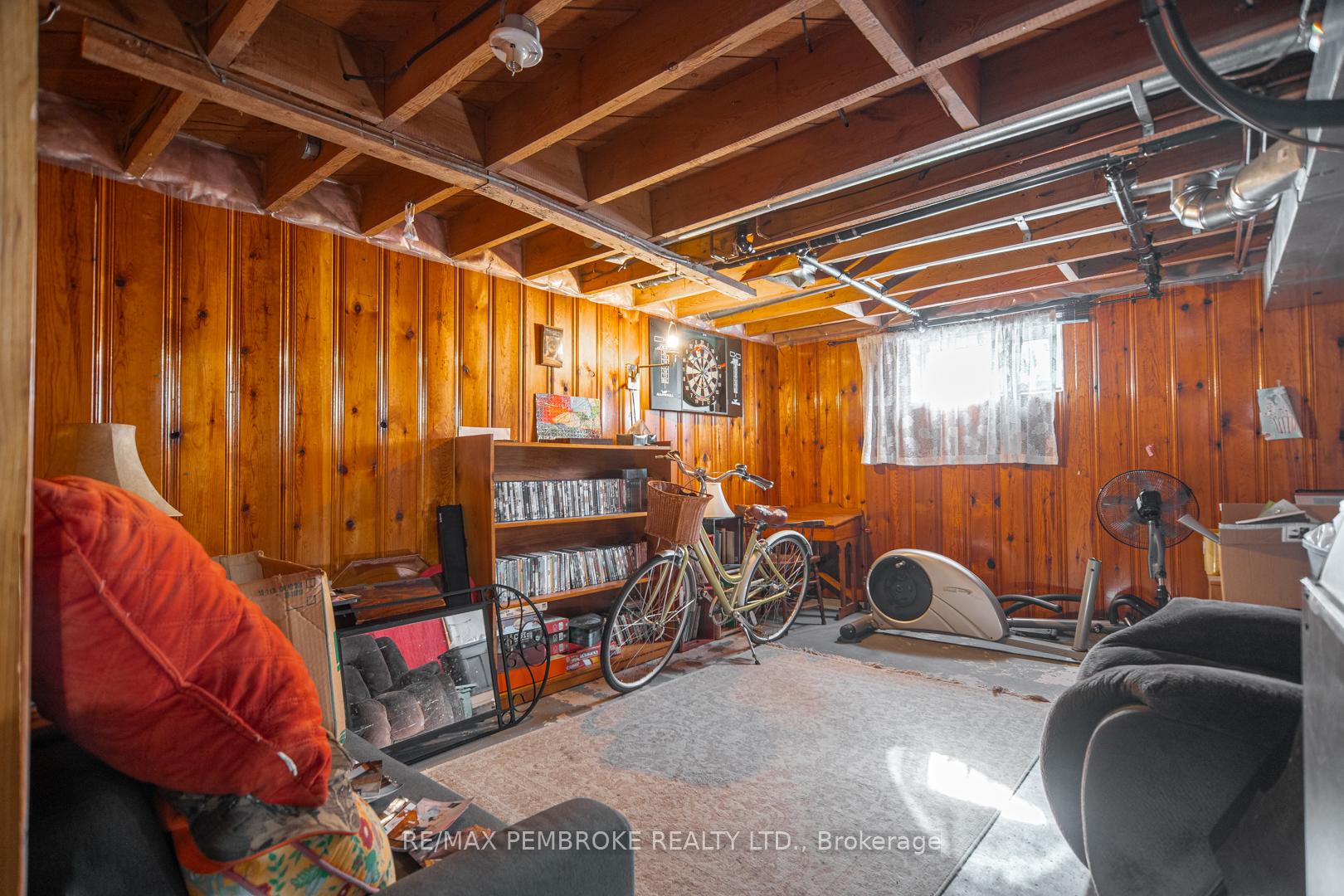 Photo 13 of 420 New Street, Renfrew — HOMEH