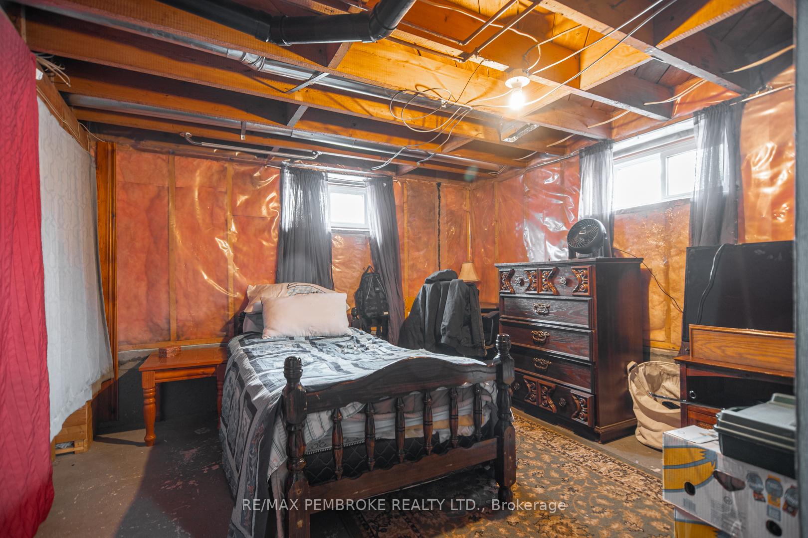 Photo 15 of 420 New Street, Renfrew — HOMEH
