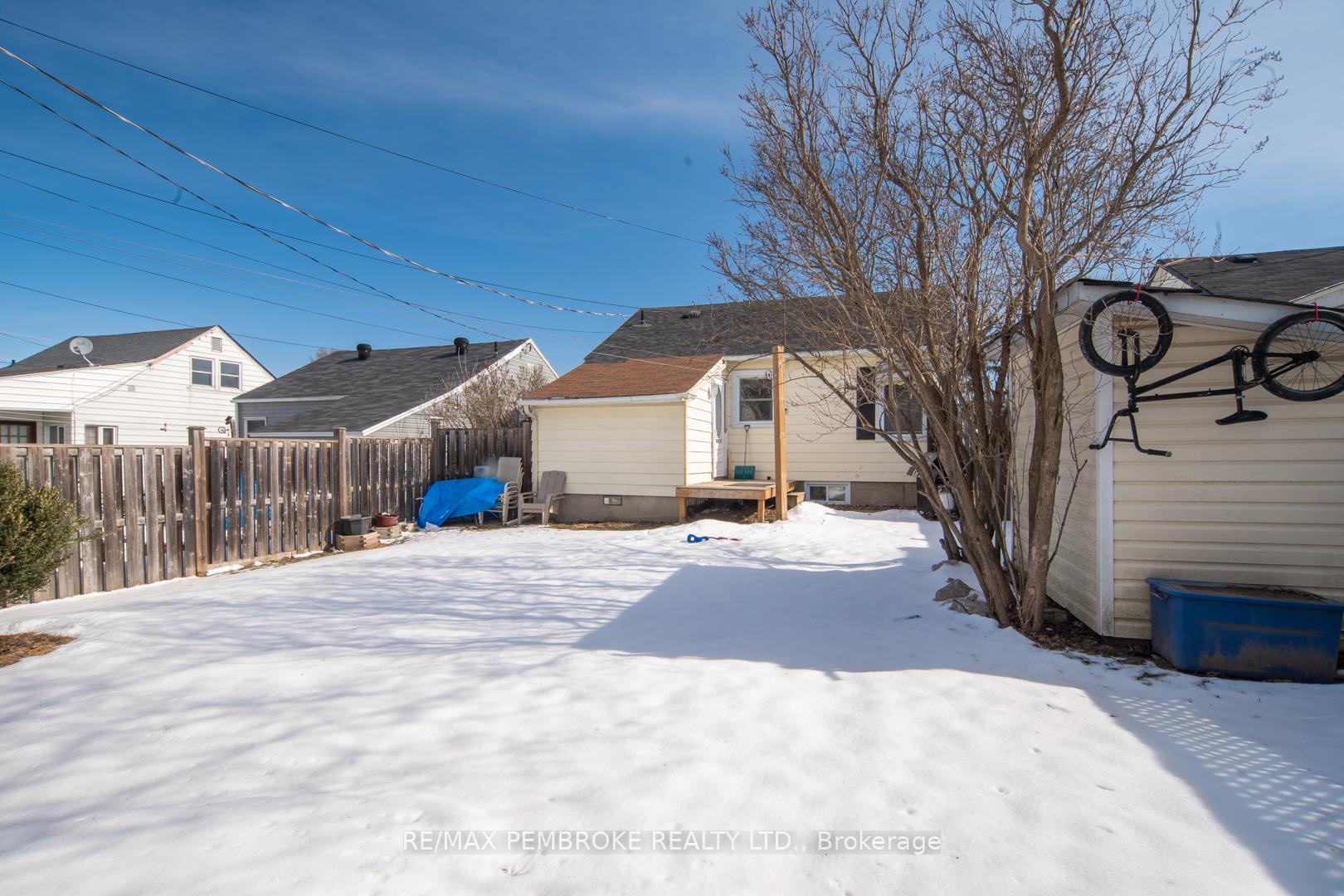 Photo 18 of 420 New Street, Renfrew — HOMEH