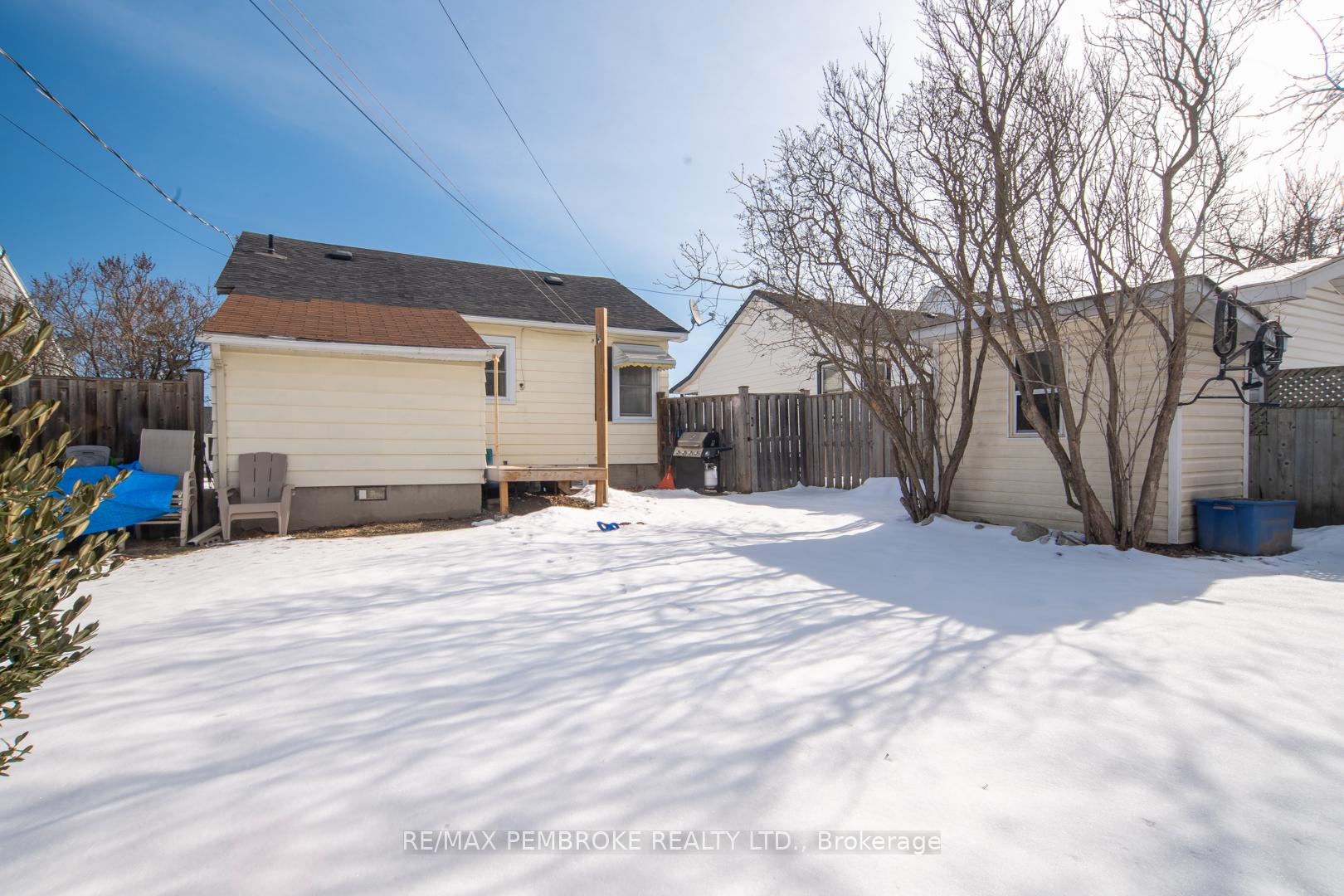 Photo 19 of 420 New Street, Renfrew — HOMEH