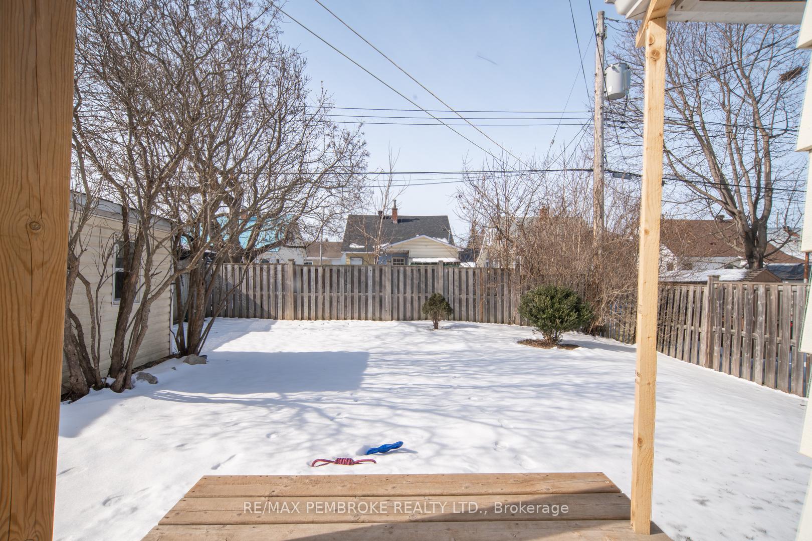 Photo 21 of 420 New Street, Renfrew — HOMEH