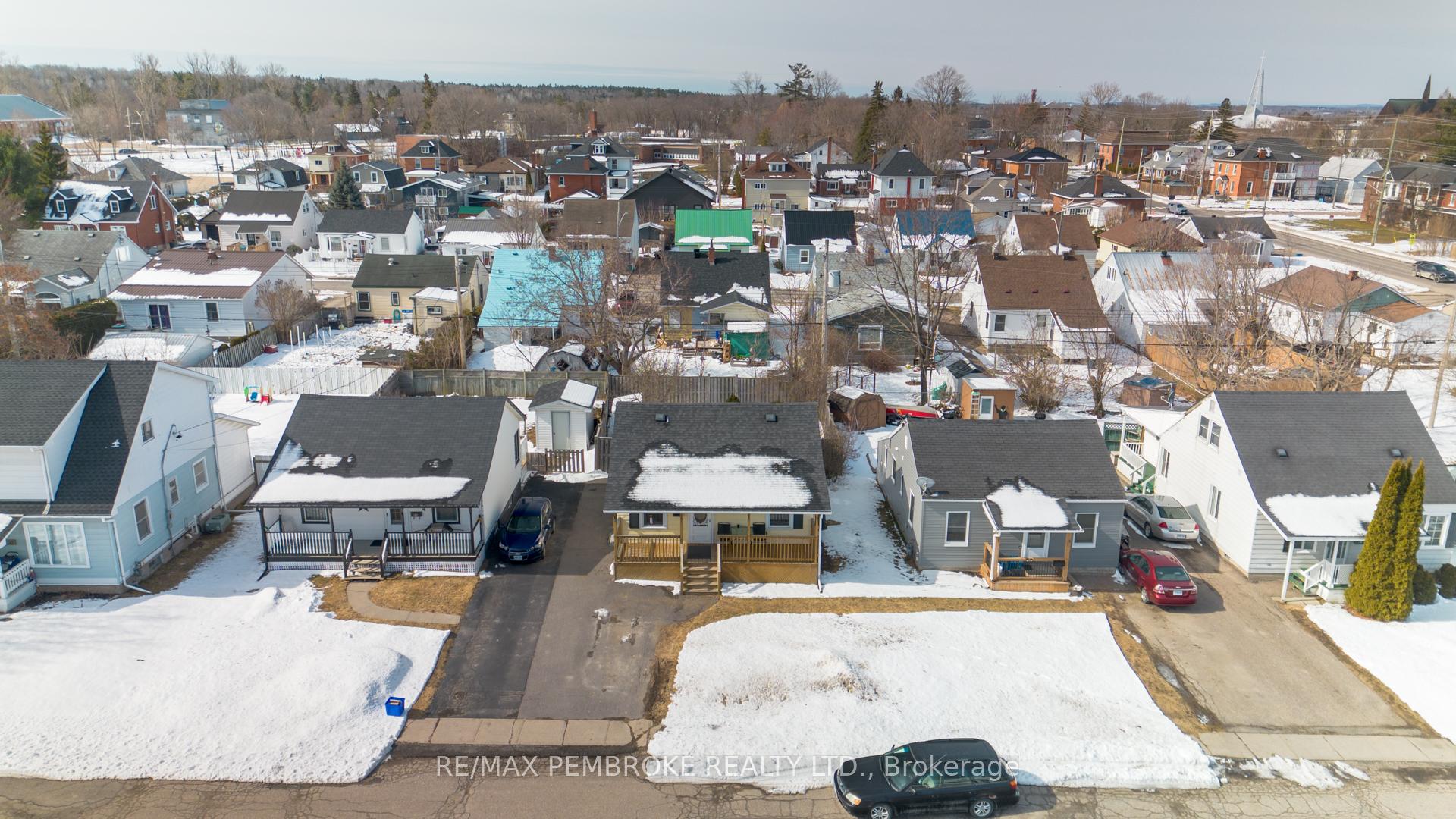Photo 24 of 420 New Street, Renfrew — HOMEH