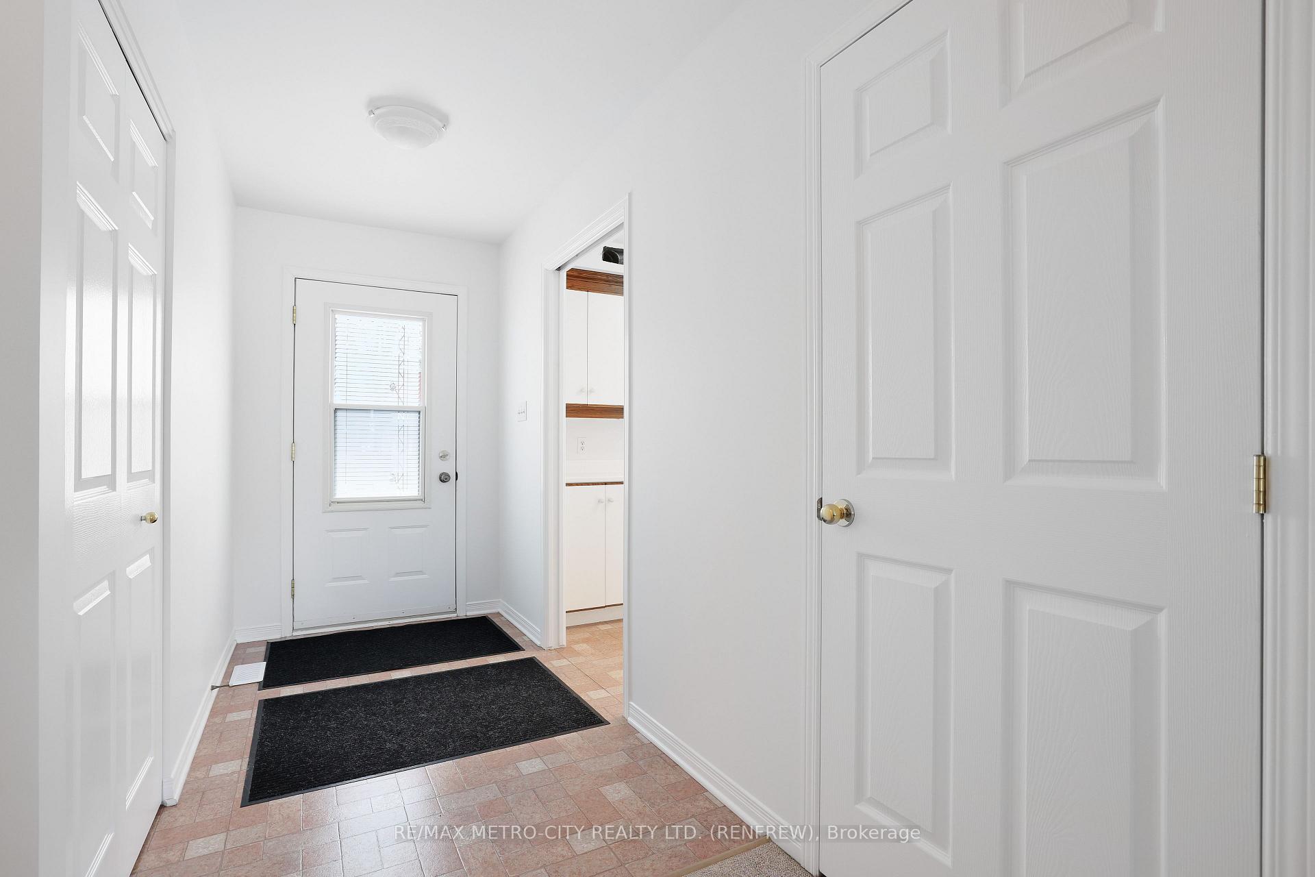 Photo 6 of 61 Plaunt Street N, Renfrew — HOMEH