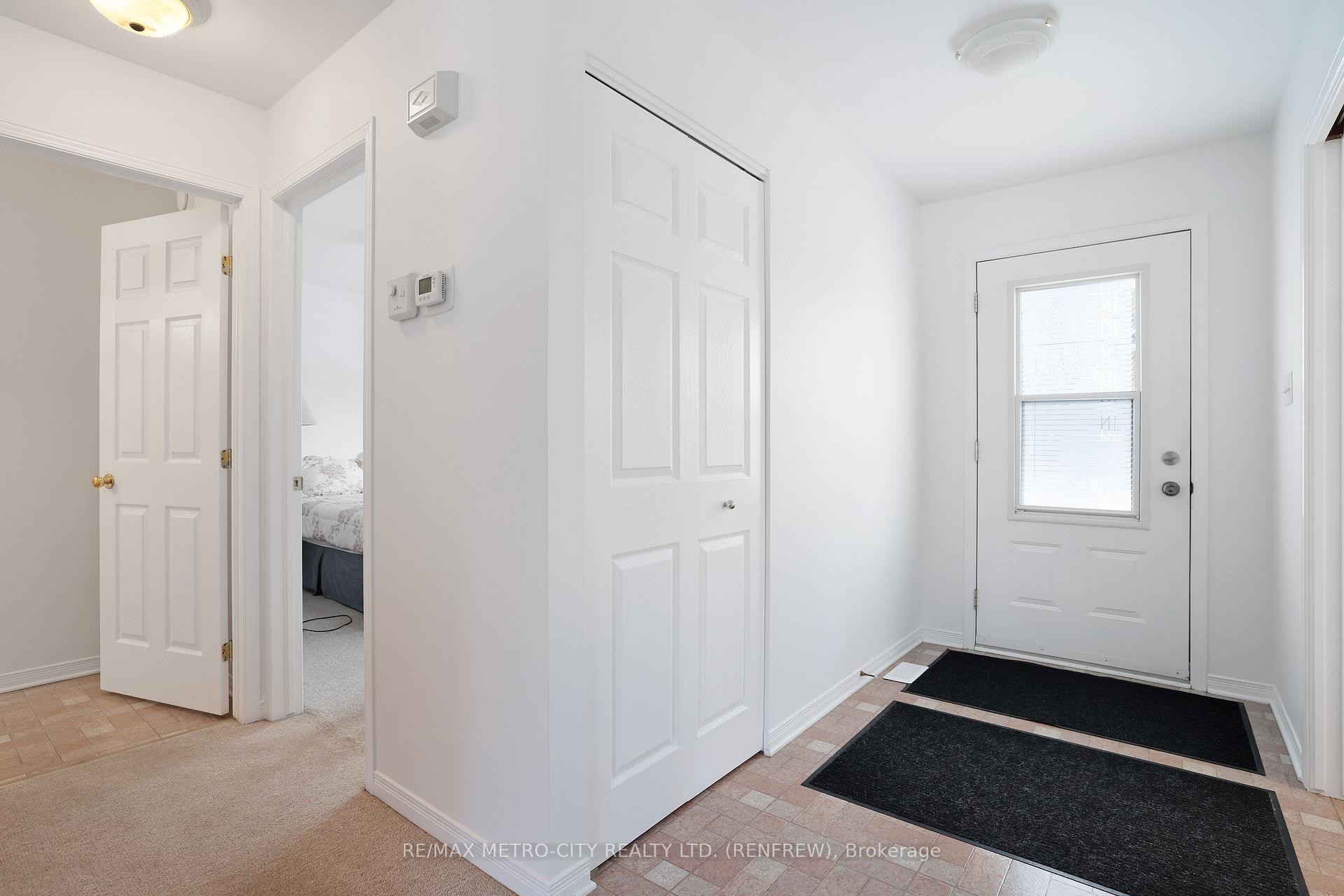 Photo 7 of 61 Plaunt Street N, Renfrew — HOMEH
