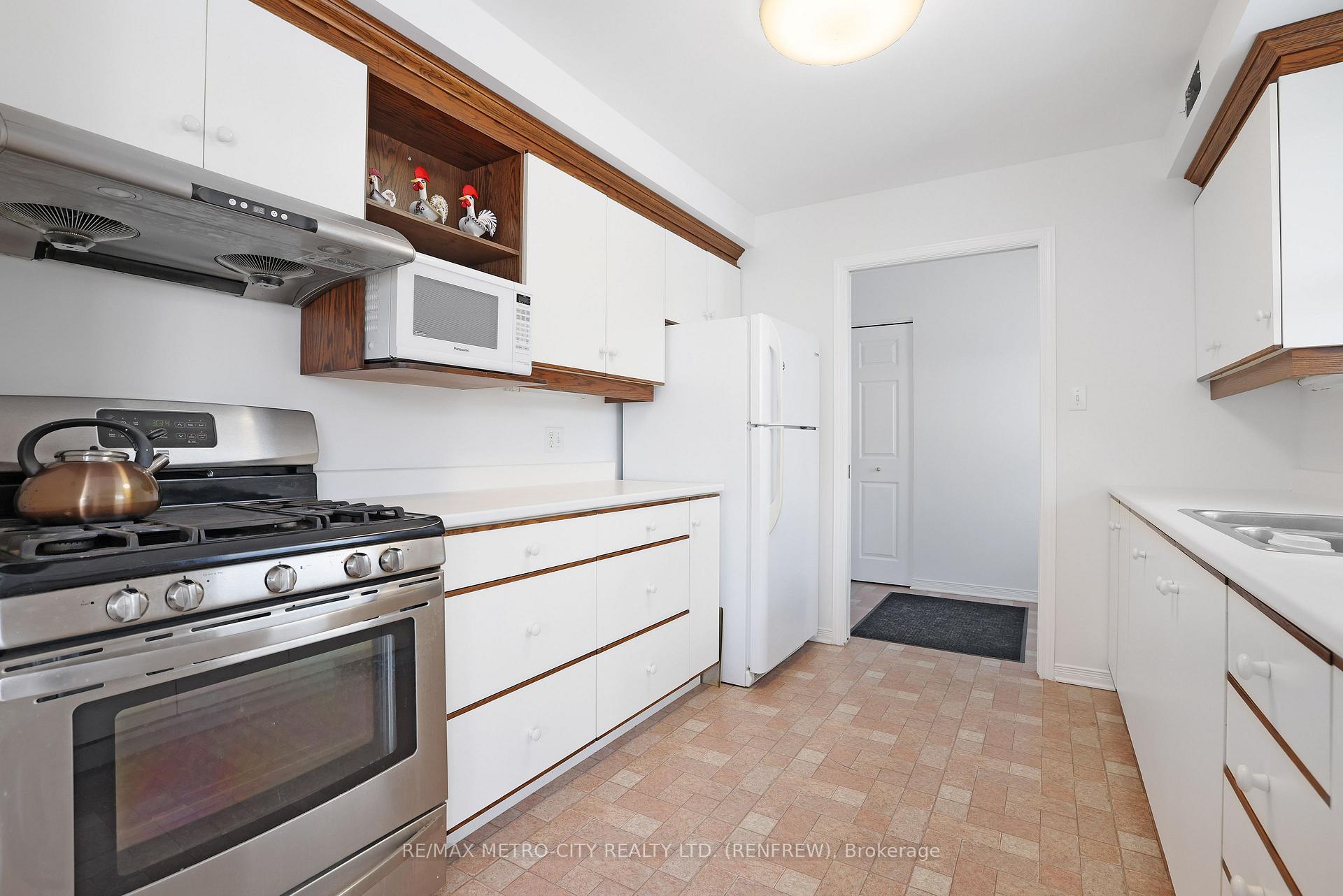 Photo 11 of 61 Plaunt Street N, Renfrew — HOMEH