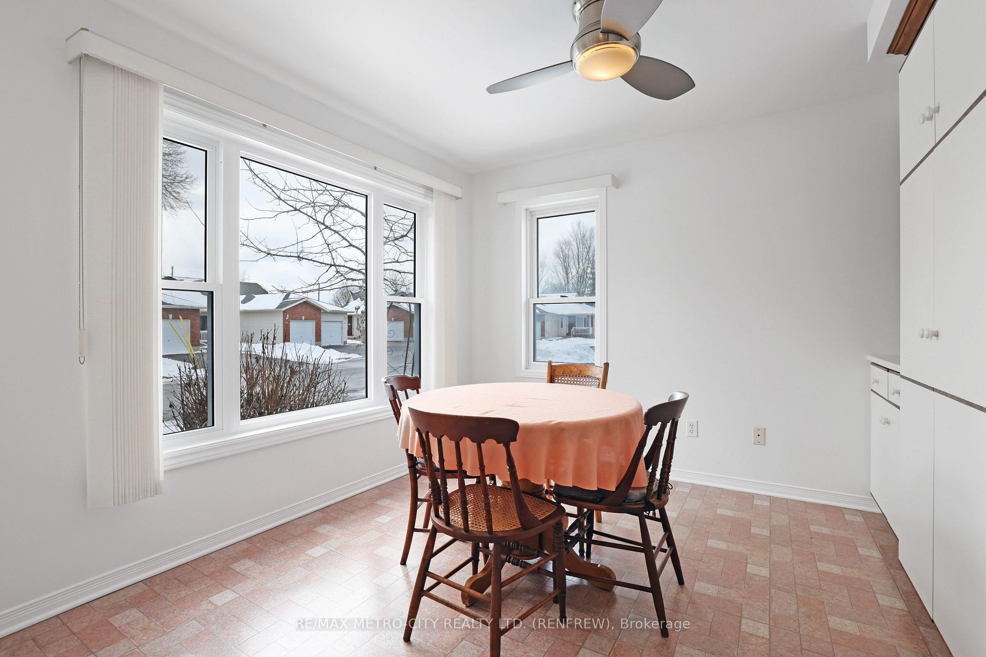 Photo 13 of 61 Plaunt Street N, Renfrew — HOMEH