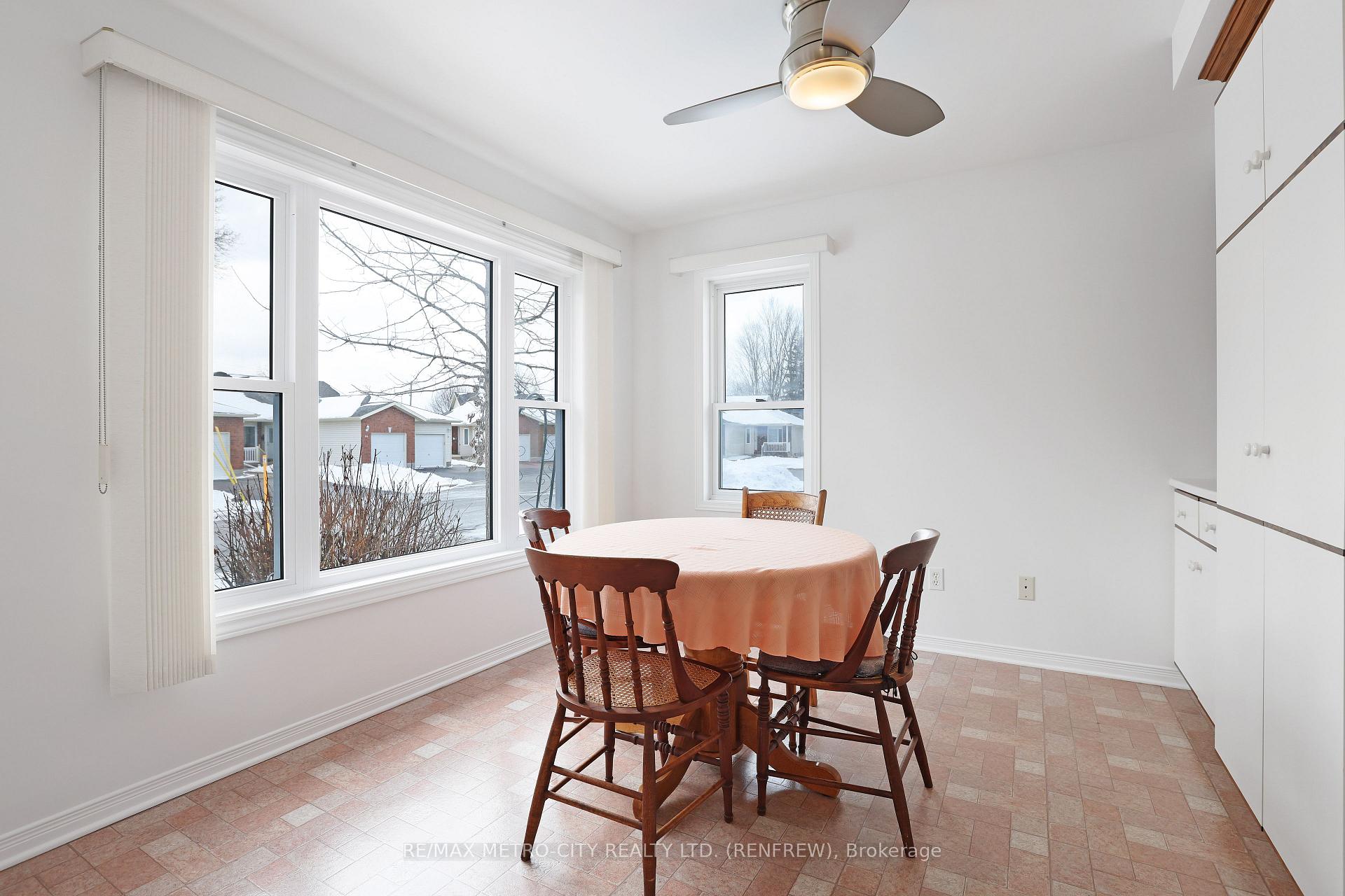 Photo 16 of 61 Plaunt Street N, Renfrew — HOMEH