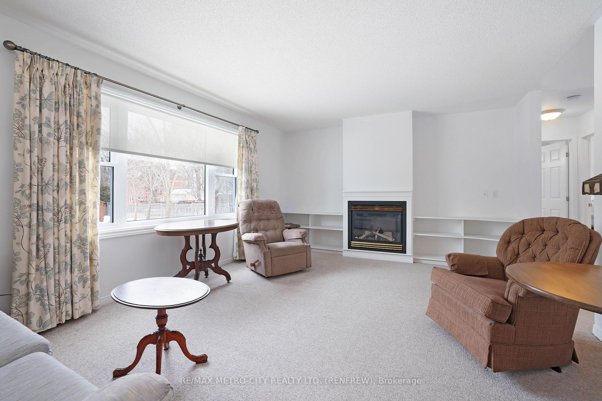 Photo 21 of 61 Plaunt Street N, Renfrew — HOMEH