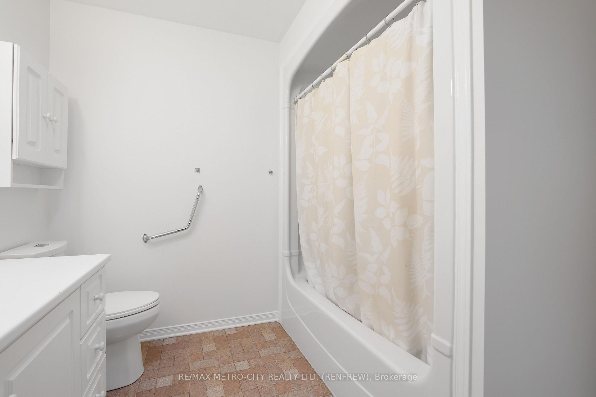 Photo 29 of 61 Plaunt Street N, Renfrew — HOMEH
