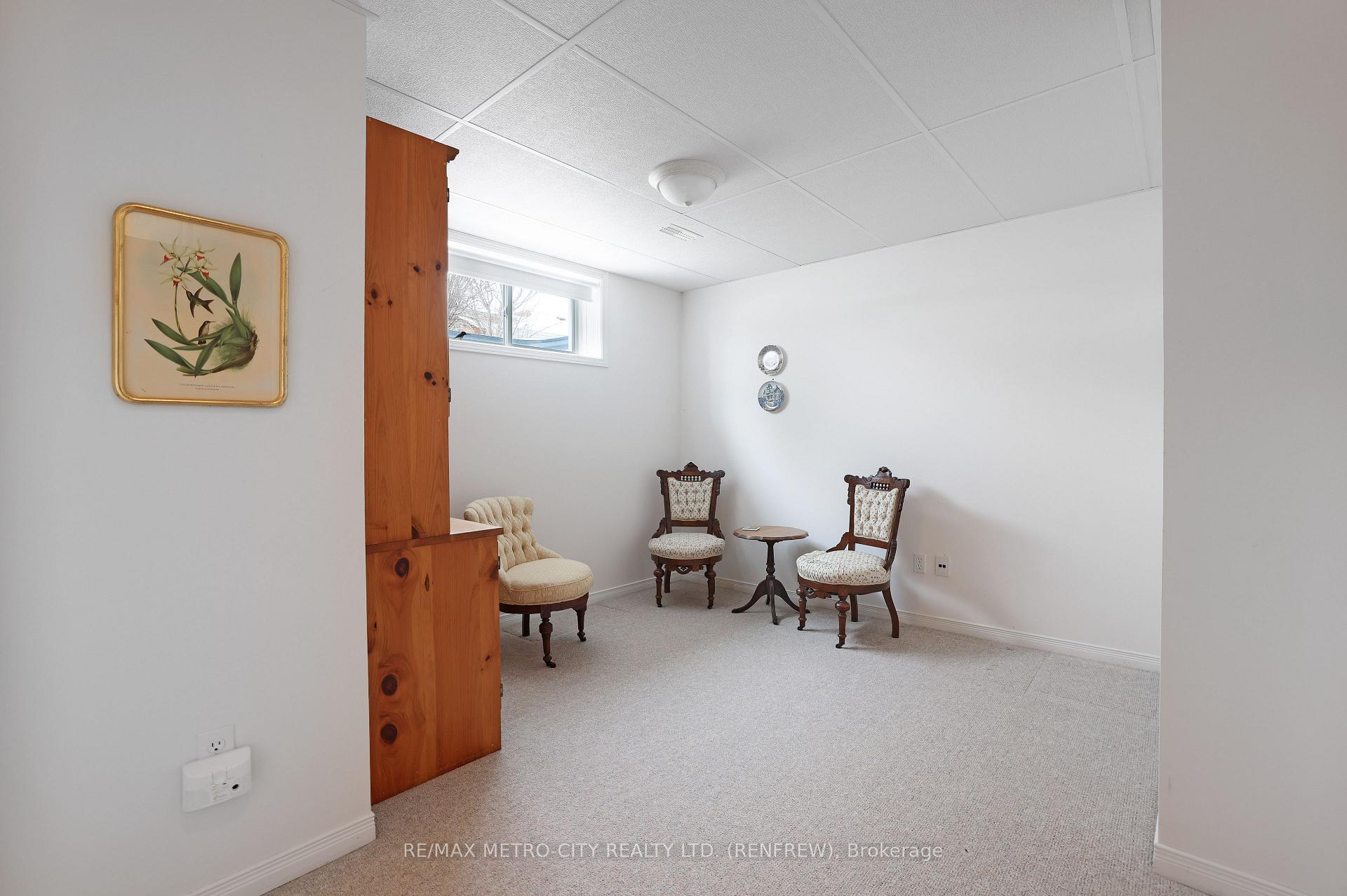Photo 32 of 61 Plaunt Street N, Renfrew — HOMEH